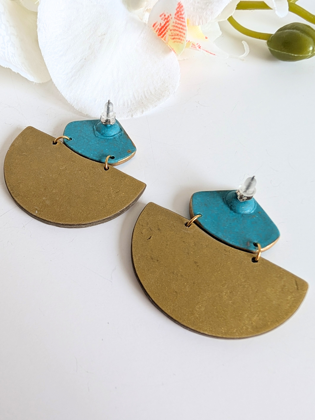 Ethnic earrings 'Itzel' - Handcrafted - Polymer clay & Stainless steel - Teal and gold - 5 cm long