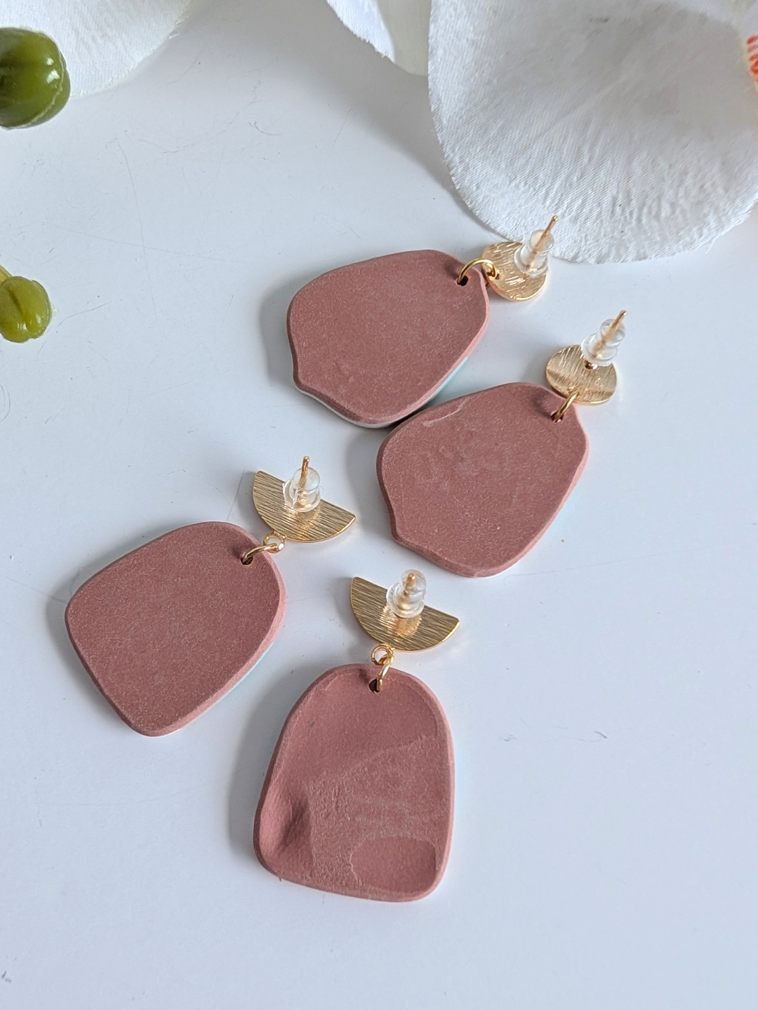 Earrings "Killa" – Polymer Clay – Pre-Columbian Bohemian Jewelry in Green & Terracotta – Gold-Plated Brass and Steel – Petal or Arch