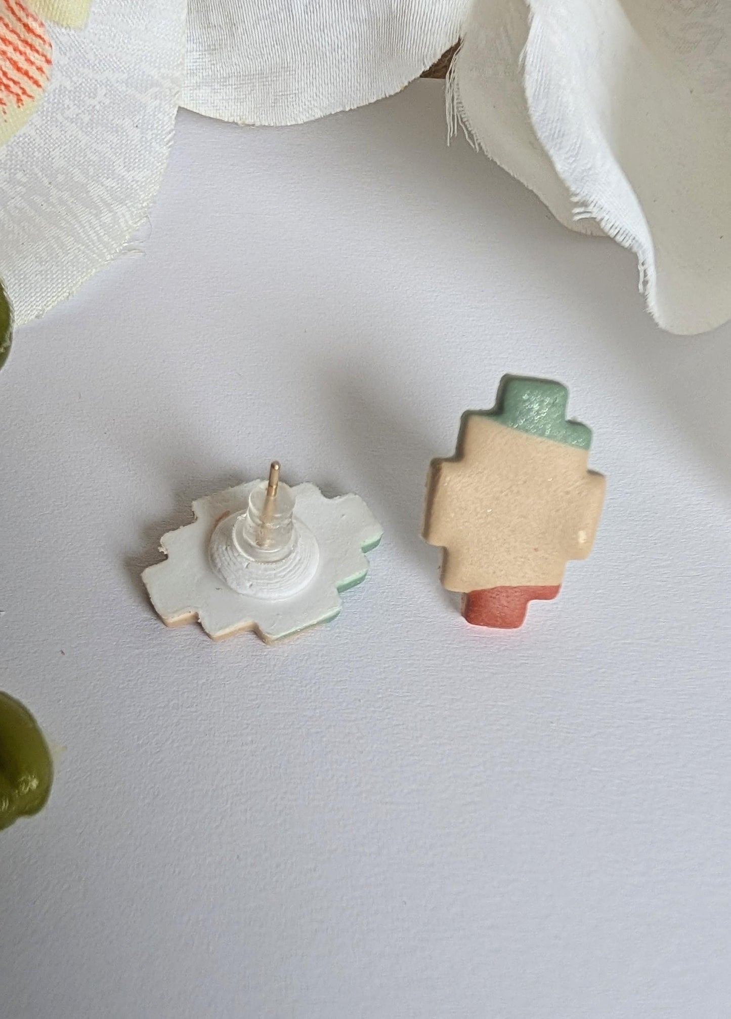Handmade unisex earrings - Aztec-style tribal earrings - Stud earrings - Terracotta, green and sand