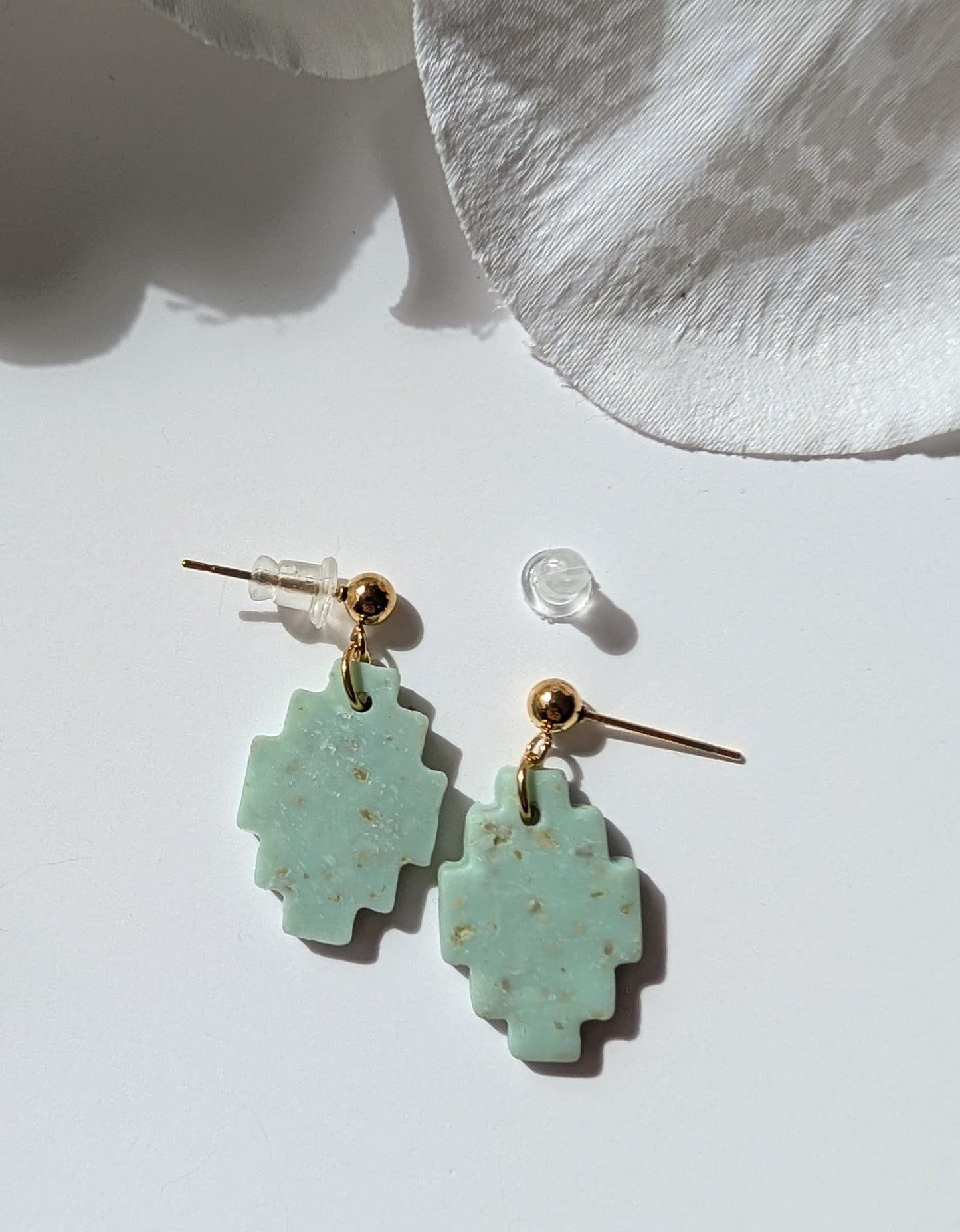 Handmade unisex earrings - Aztec-style tribal earrings - Drop earrings - Available in two colours