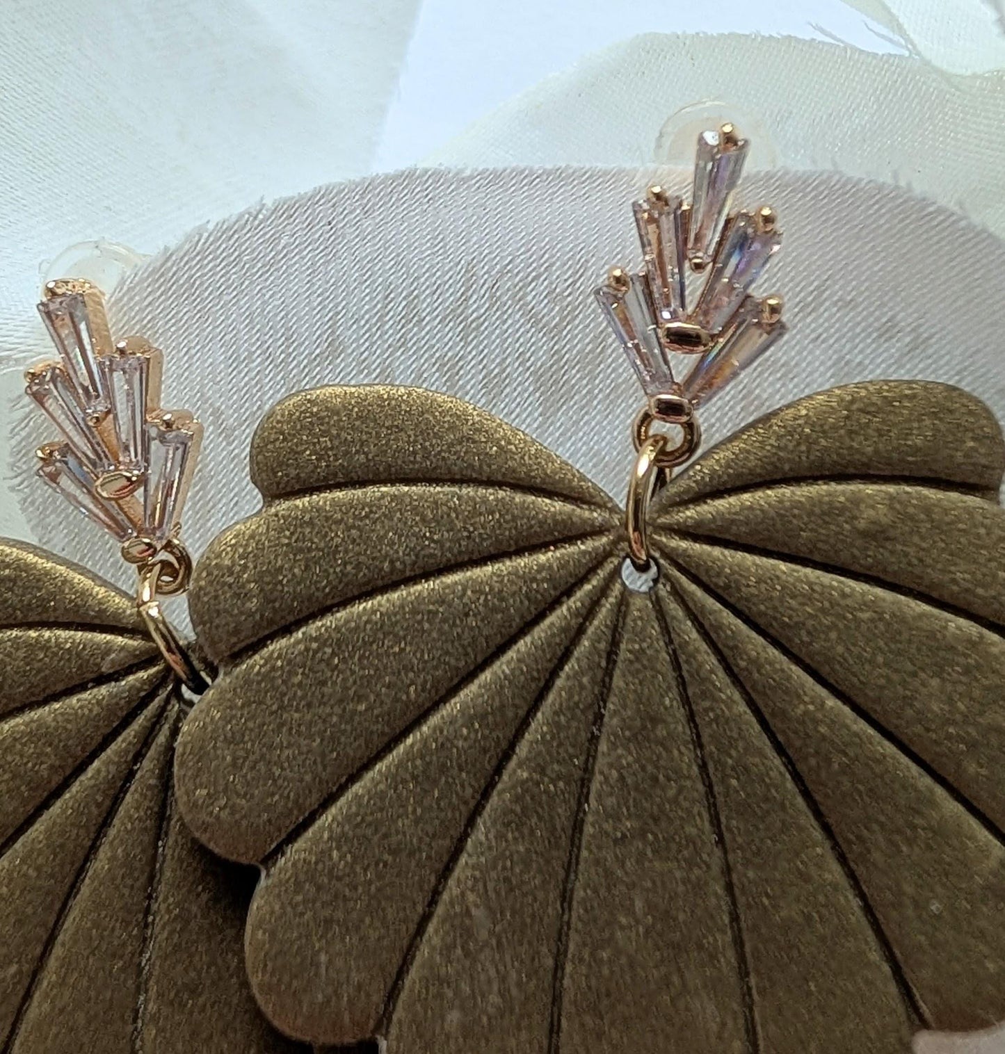 Handmade ‘Frida’ drop earrings - Art Deco - Polymer clay, gold-plated brass studs, silver and zircon - Different colors