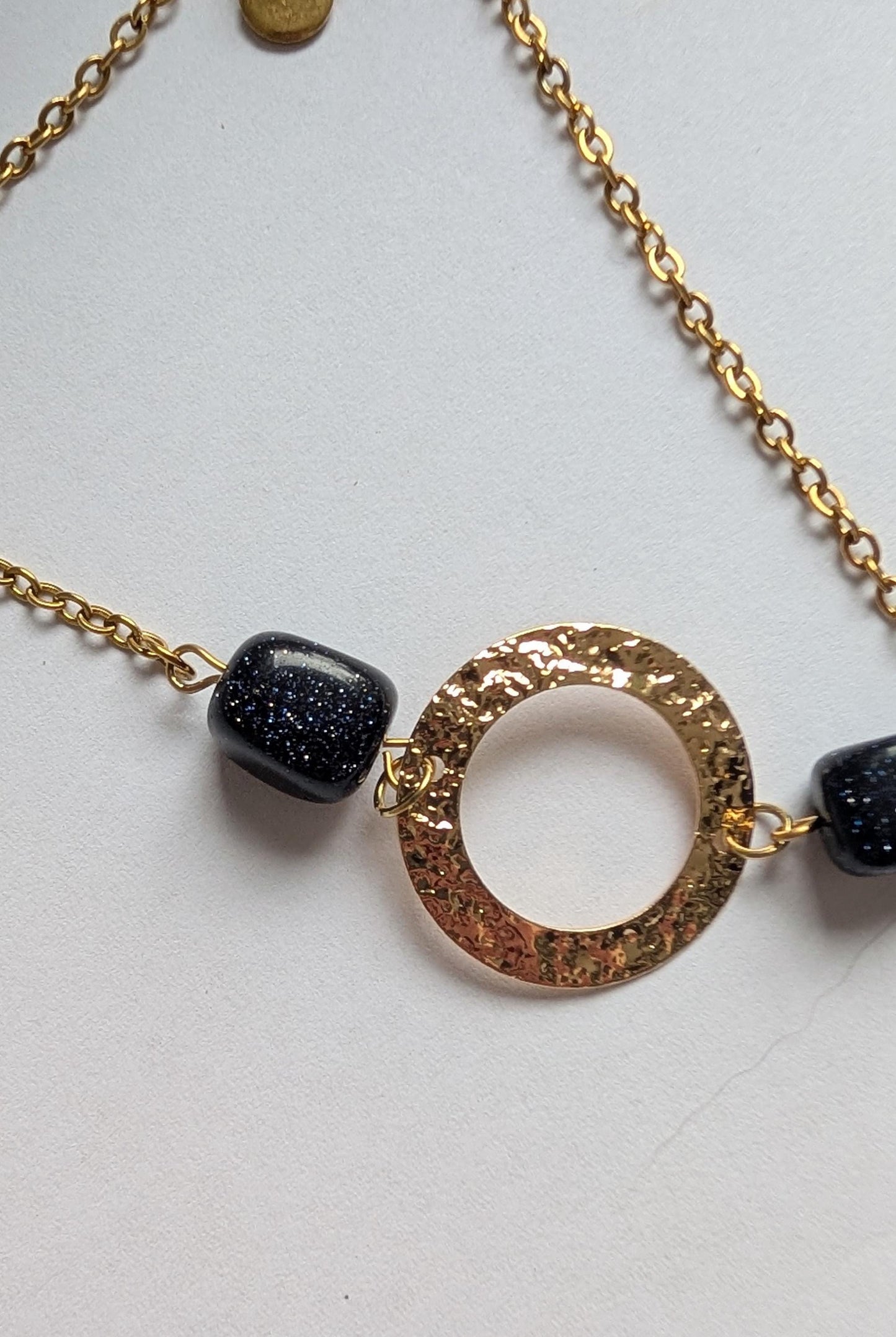 Handmade minimalist thin bracelet - Goldstone, brass and stainless steel - Approx. 19,5 cm wrist circumference - With extension chain