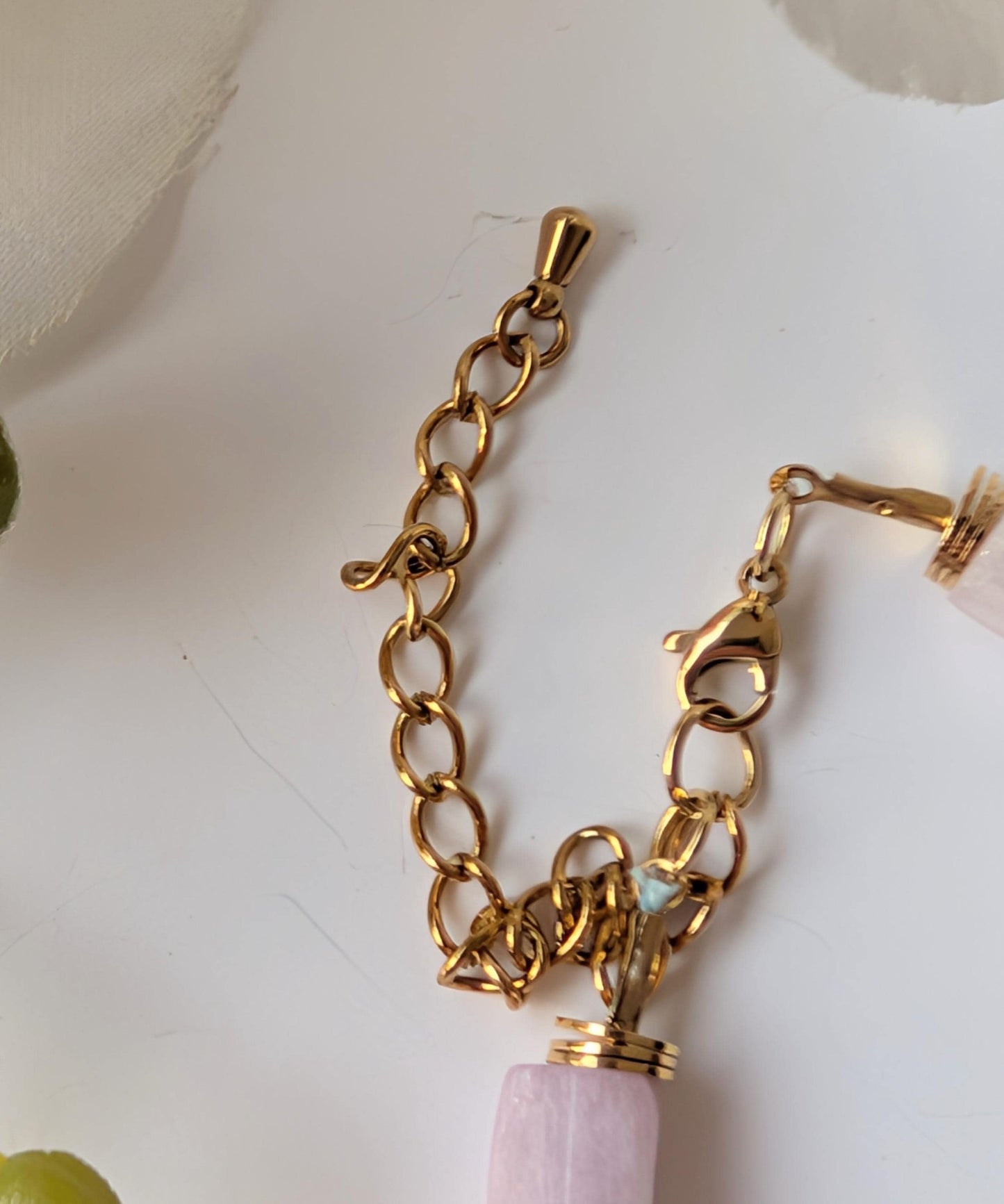 Bracelet with ethnic inspiration - Natural morganite beads, brass and stainless steel - Gold platted - Approximately 20 cm long