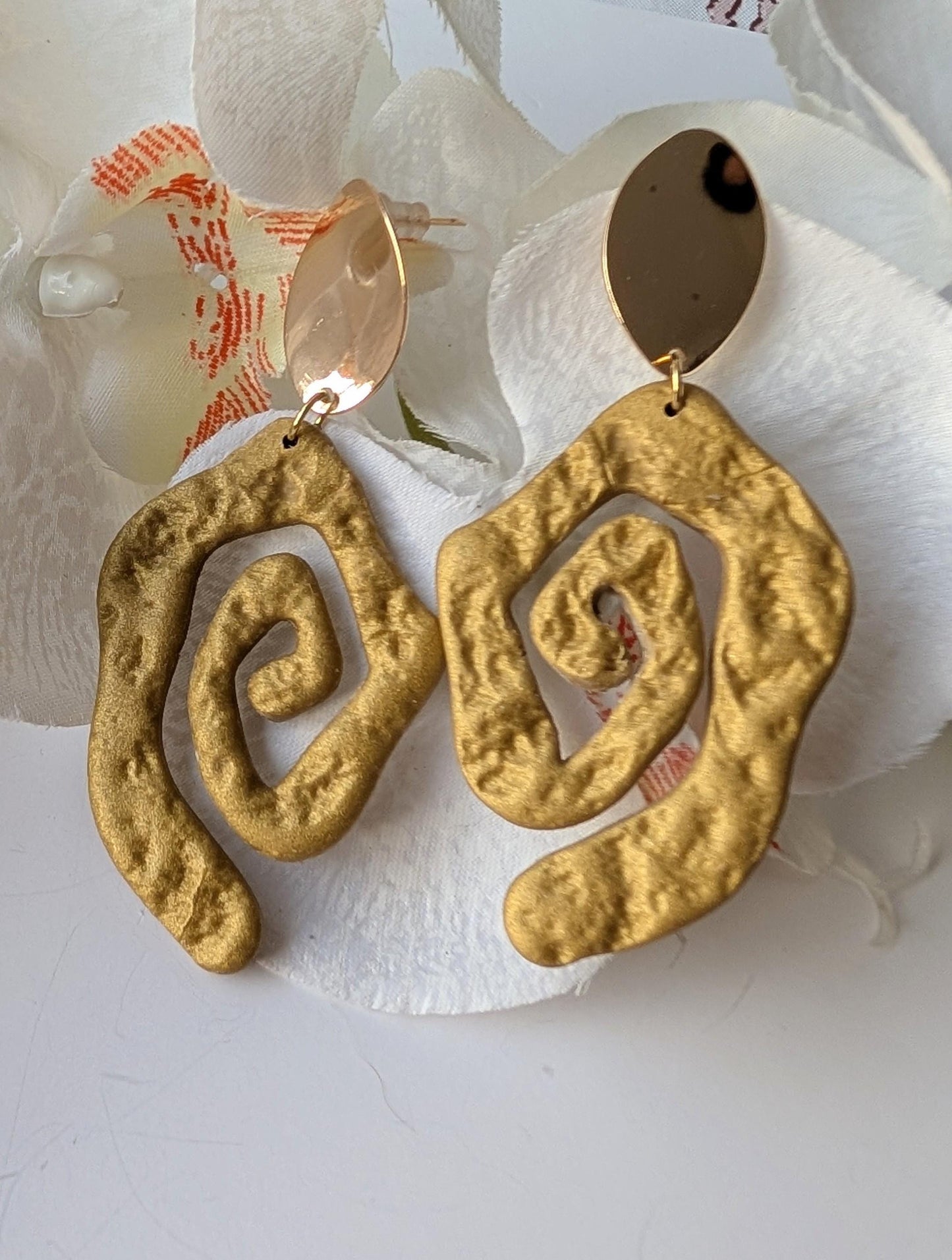Spiral-shaped earrings - Tribal style - Polymer clay & stainless steel - Lightweight and hypoallergenic