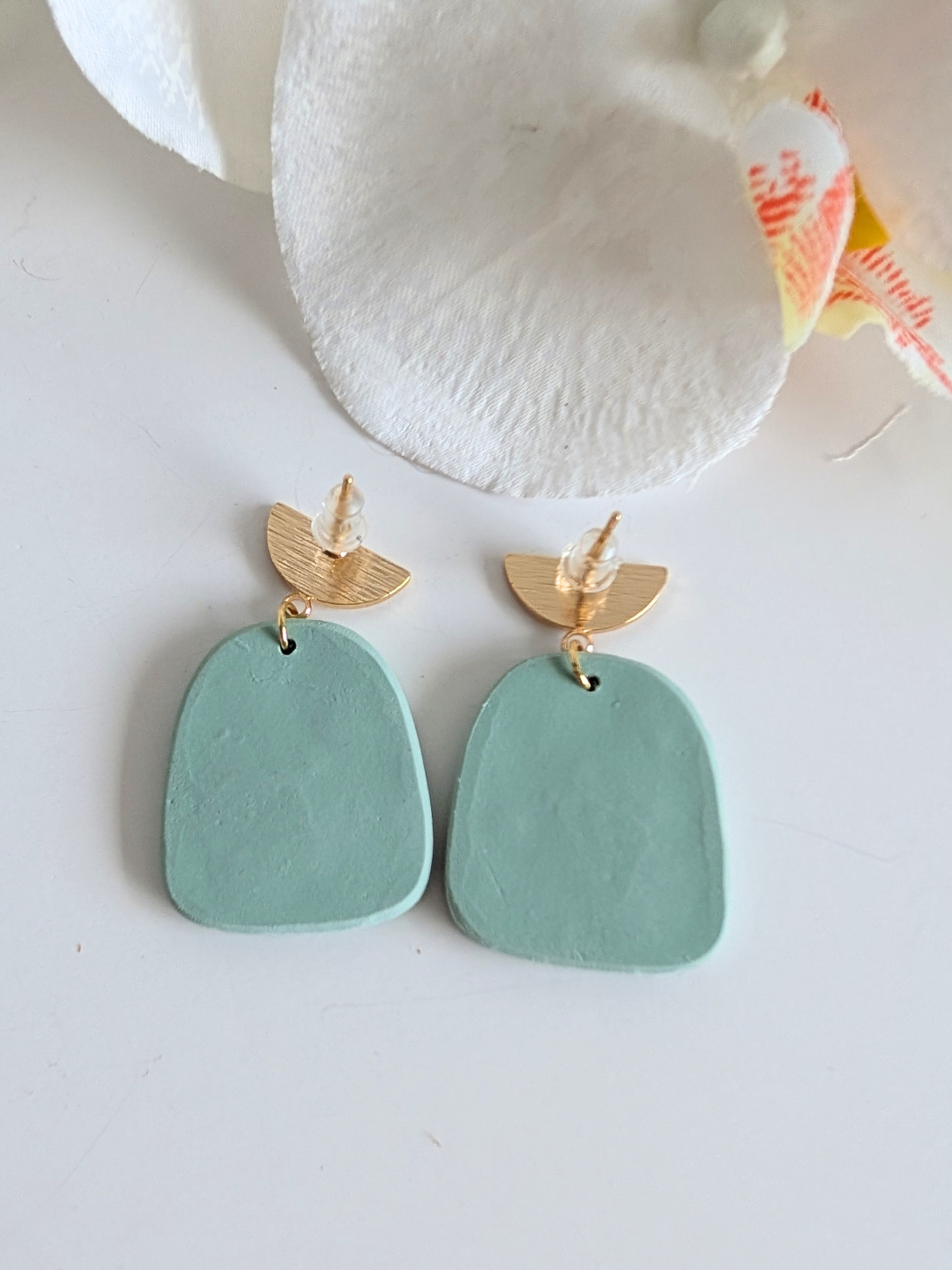 Drop earrings “Yoli” – Polymer clay, brass & stainless steel – Sea green – Approximately 4 cm long