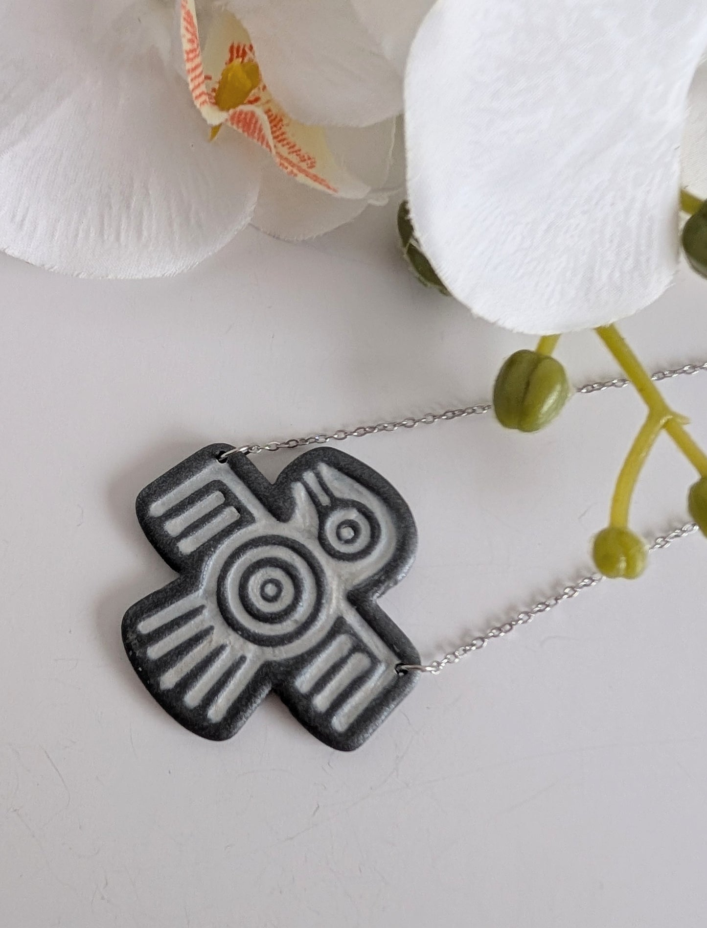 Ethnic necklace with Aztec style bird pendant - Polymer clay & 316L stainless steel - Anthracite and white - Approximately 42 cm length