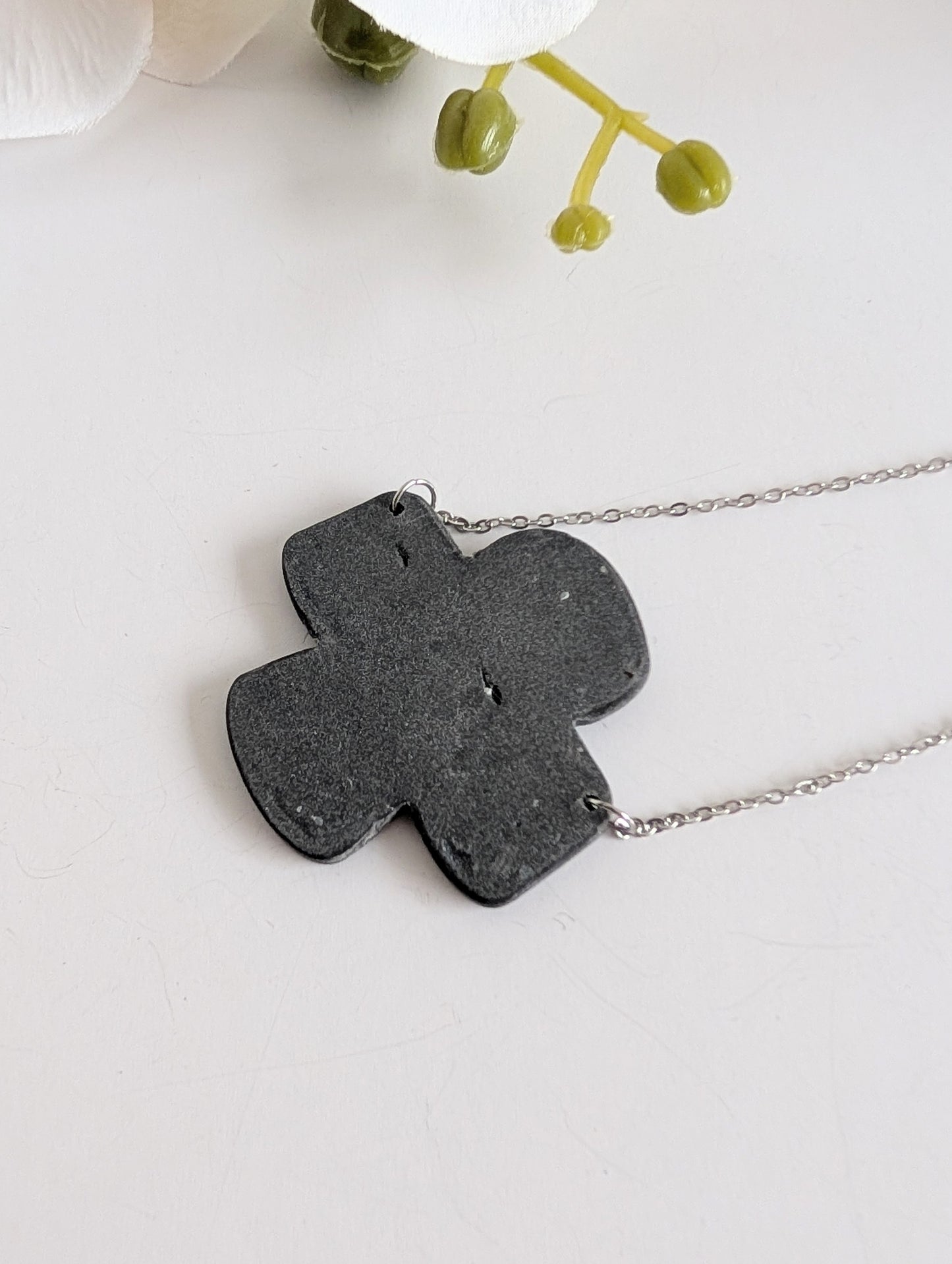 Ethnic necklace with Aztec style bird pendant - Polymer clay & 316L stainless steel - Anthracite and white - Approximately 42 cm length