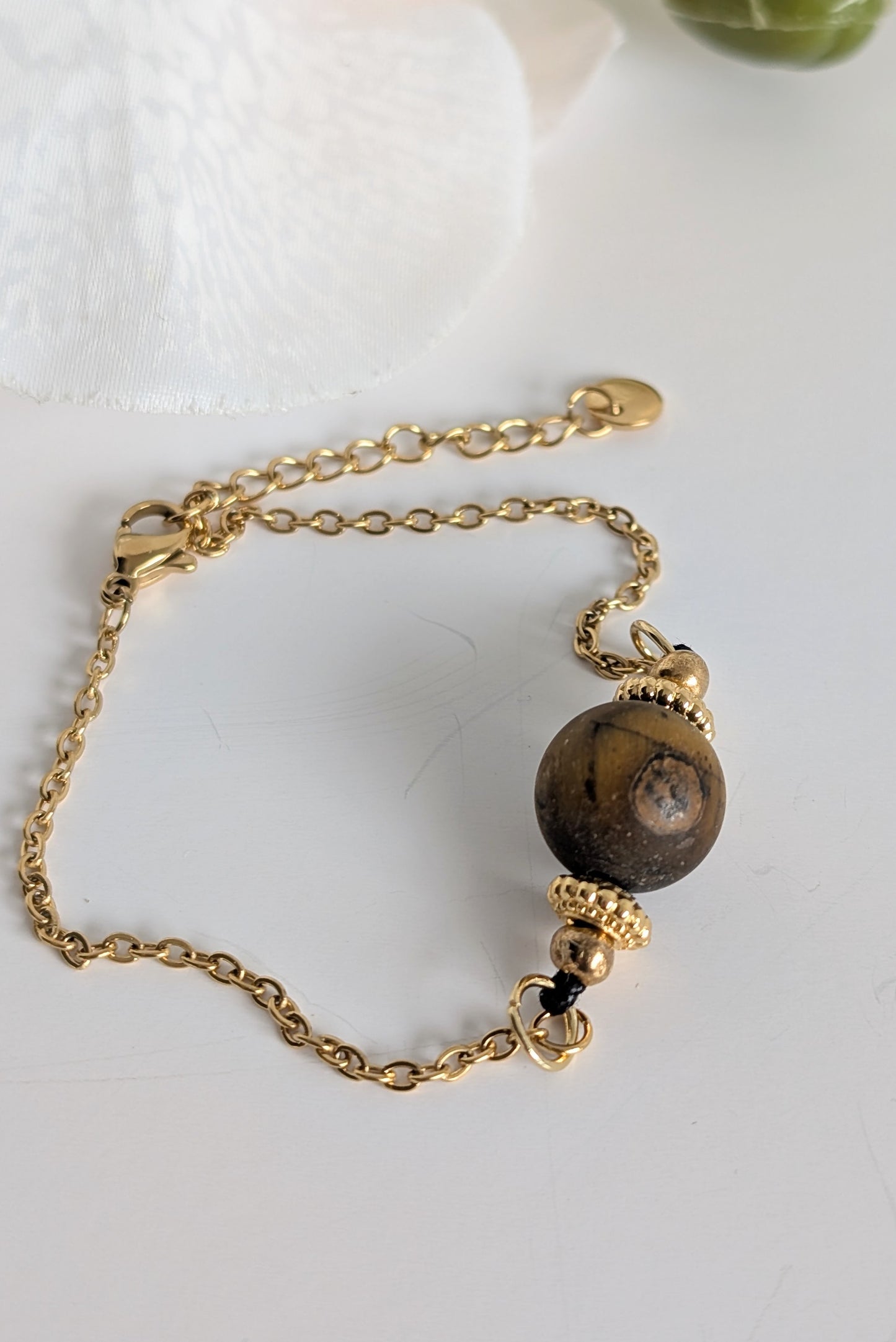 Bracelet with tiger eye bead  - 24 K gold-plated stainless steel & gemstone - Approximately 18 cm long