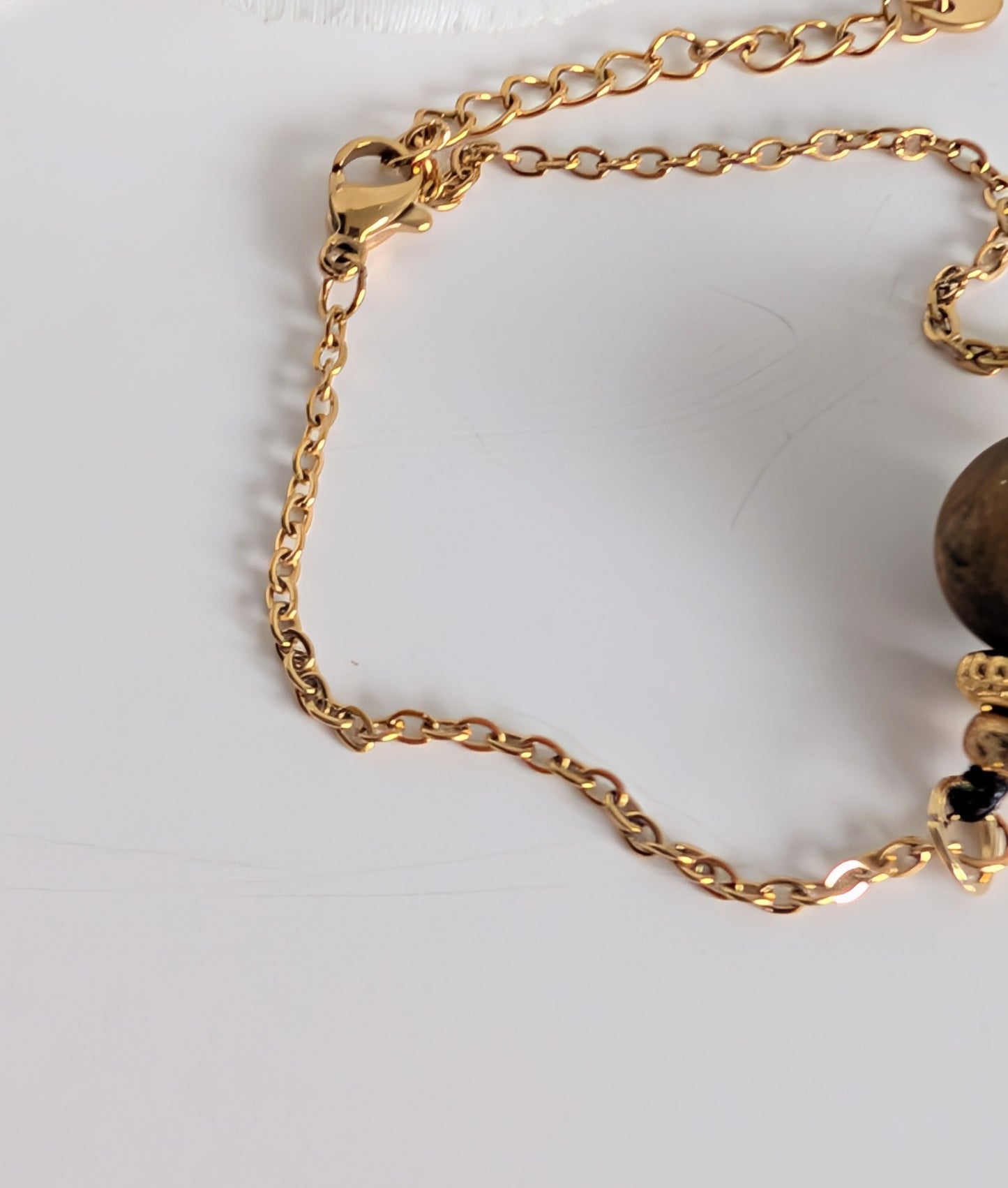 Bracelet with tiger eye bead  - 24 K gold-plated stainless steel & gemstone - Approximately 18 cm long