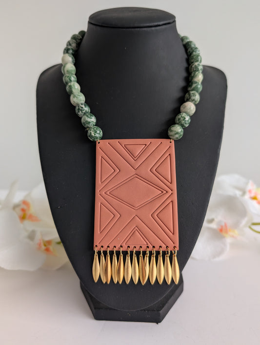 "Itzia" Statement Necklace - Polymer clay pendant - Green spot Jasperm stainless steel & brass - 39 cm long - Terracotta, green and gold