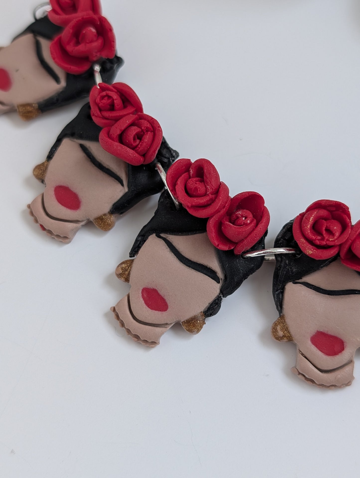 Handmade necklace - Iconic artist portrait - Polymer clay & stainless steel - Mexican art jewelry - Approximately 54 cm length - Adjustable