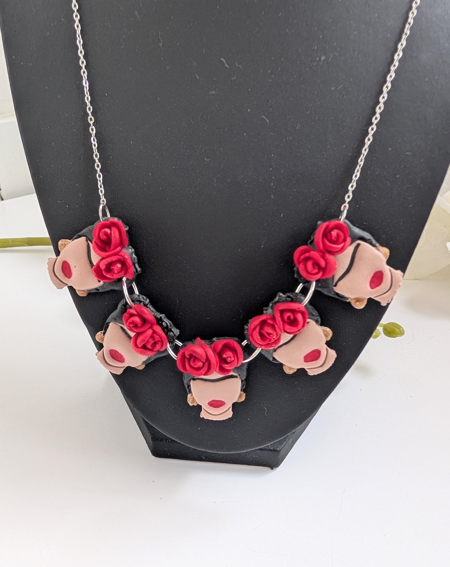 Handmade necklace - Iconic artist portrait - Polymer clay & stainless steel - Mexican art jewelry - Approximately 54 cm length - Adjustable