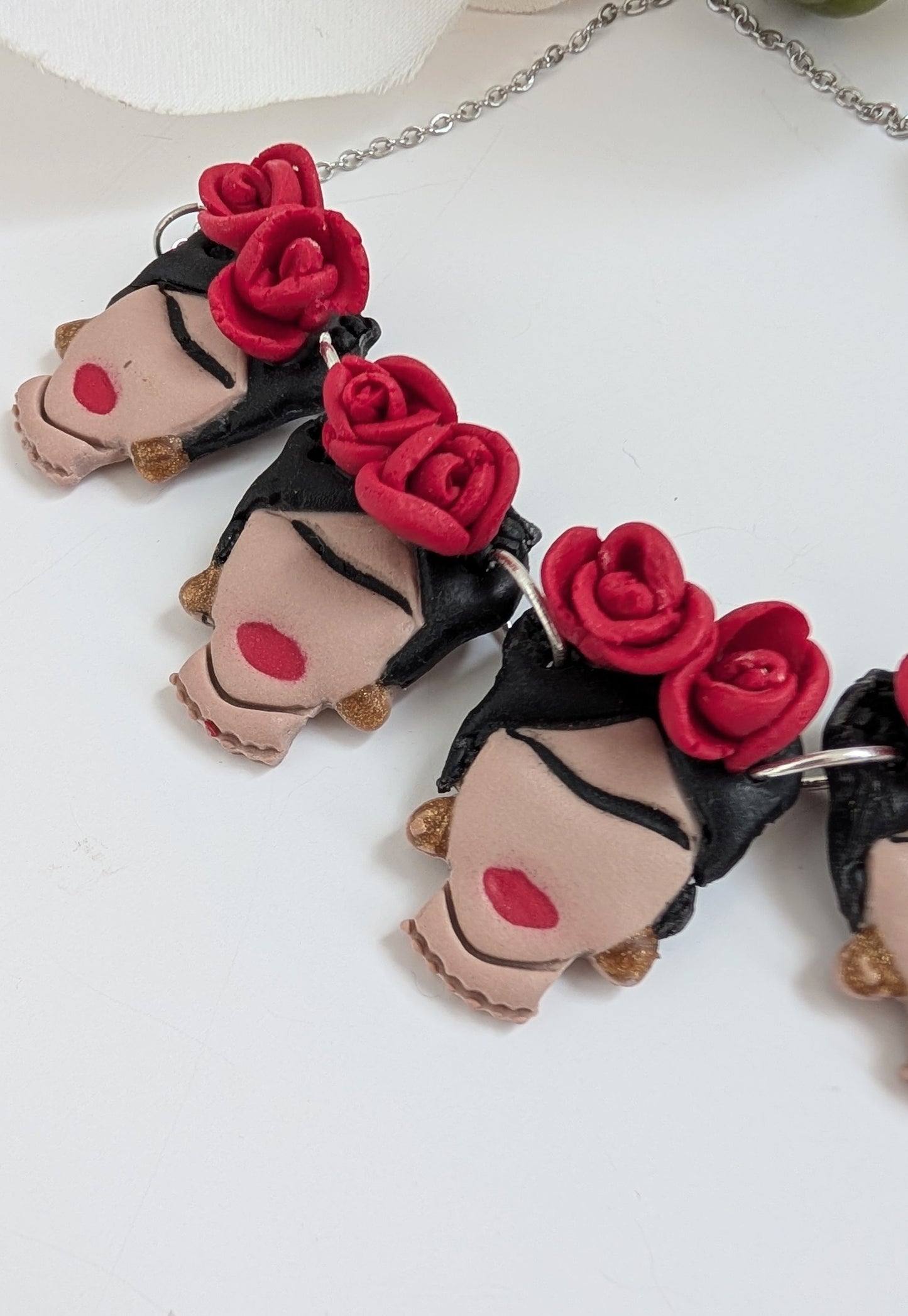 Handmade necklace - Iconic artist portrait - Polymer clay & stainless steel - Mexican art jewelry - Approximately 54 cm length - Adjustable