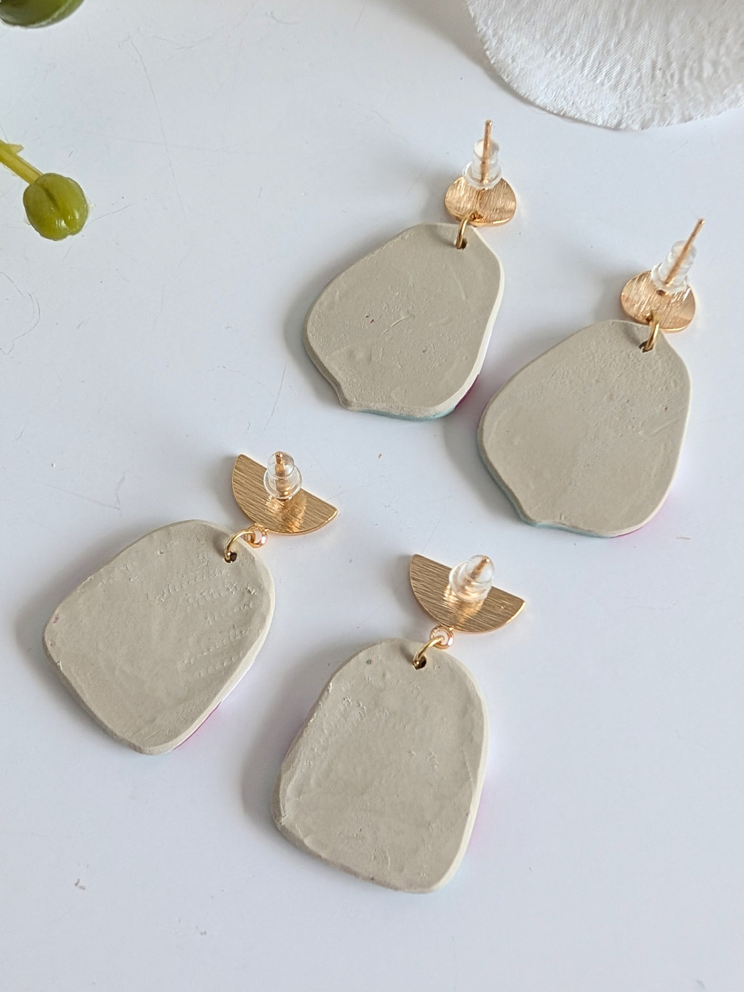 Earrings "Killa"  – Polymer Clay – Pre-Columbian Bohemian Jewelry in Pink, Green & Sand – Gold-Plated Brass and Steel – Petal or Arch