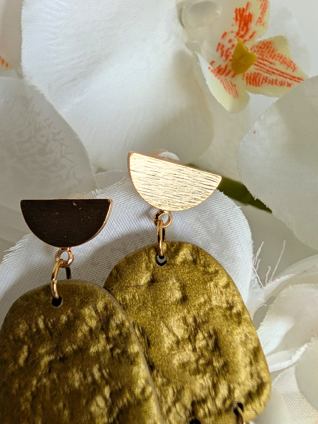 Handmade earrings "Chalchi' - Pre-Columbian inspiration - Gold polymer clay & gold-plated brass - 5 cm long - Malachite or green spot jasper