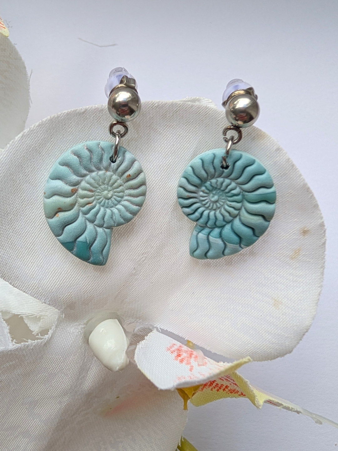 “Tecciztli” Blue Ammonite Earrings | Marbled Effect | Polymer Clay | Minimalist Ocean-Inspired Style | Stainless Steel