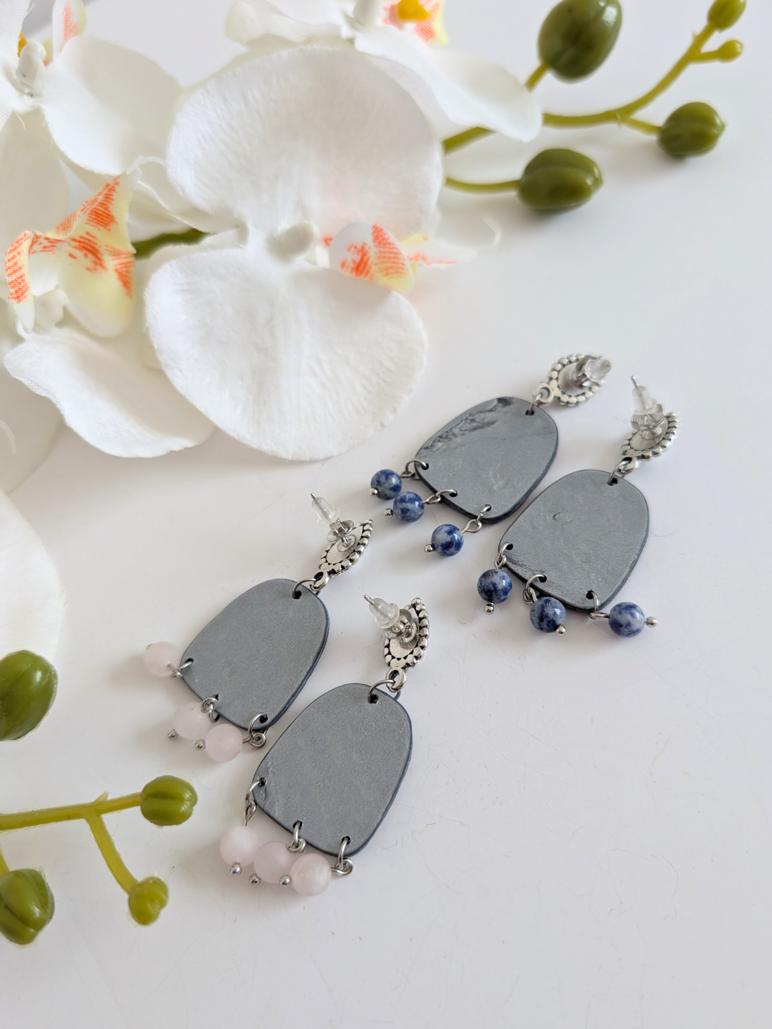 Handmade earrings "Chalchi' - Pre-Columbian inspiration - Silver polymer clay & zamac - 6 cm long - Frosted quartz or sodalite