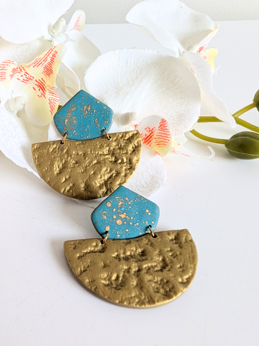 Ethnic earrings 'Itzel' - Handcrafted - Polymer clay & Stainless steel - Teal and gold - 5 cm long