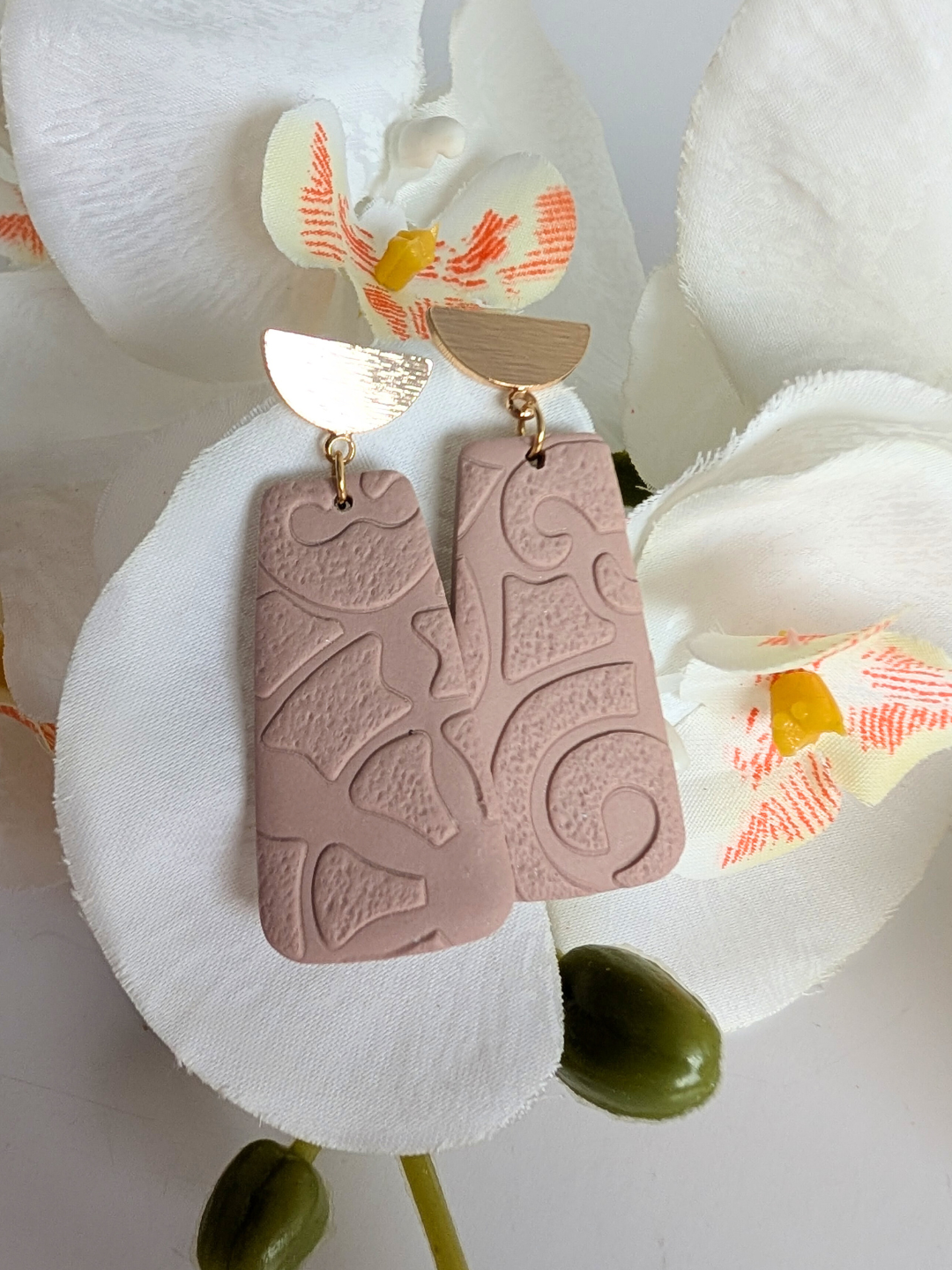 'Maya' Earrings – Polymer Clay & Brass – 18K Gold Plated – Approx. 5 cm high – Rosewood color