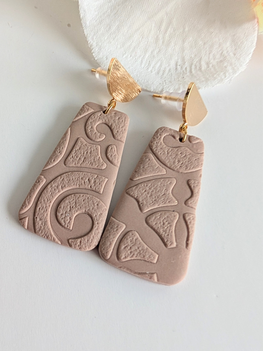'Maya' Earrings – Polymer Clay & Brass – 18K Gold Plated – Approx. 5 cm high – Rosewood color