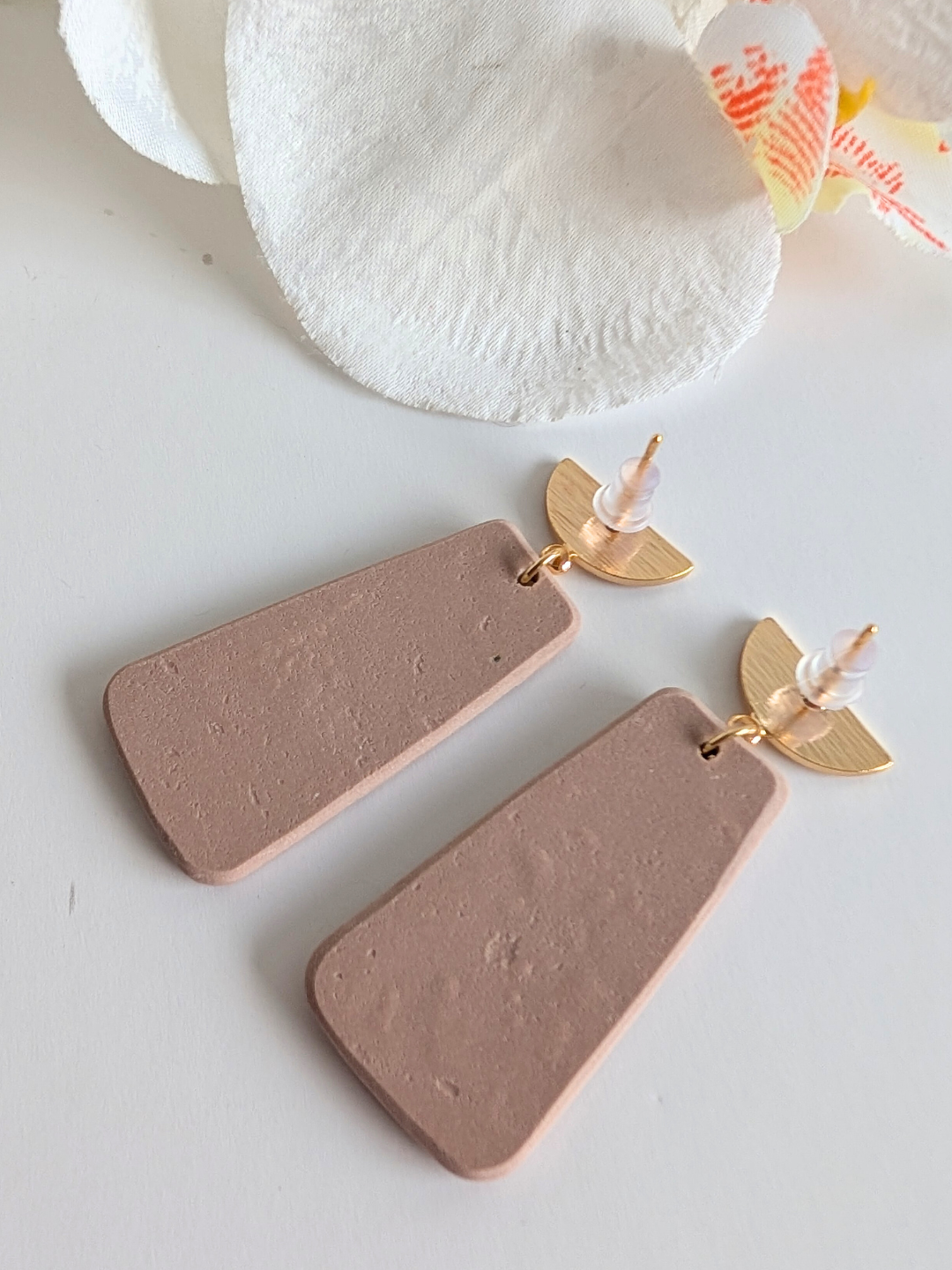 'Maya' Earrings – Polymer Clay & Brass – 18K Gold Plated – Approx. 5 cm high – Rosewood color