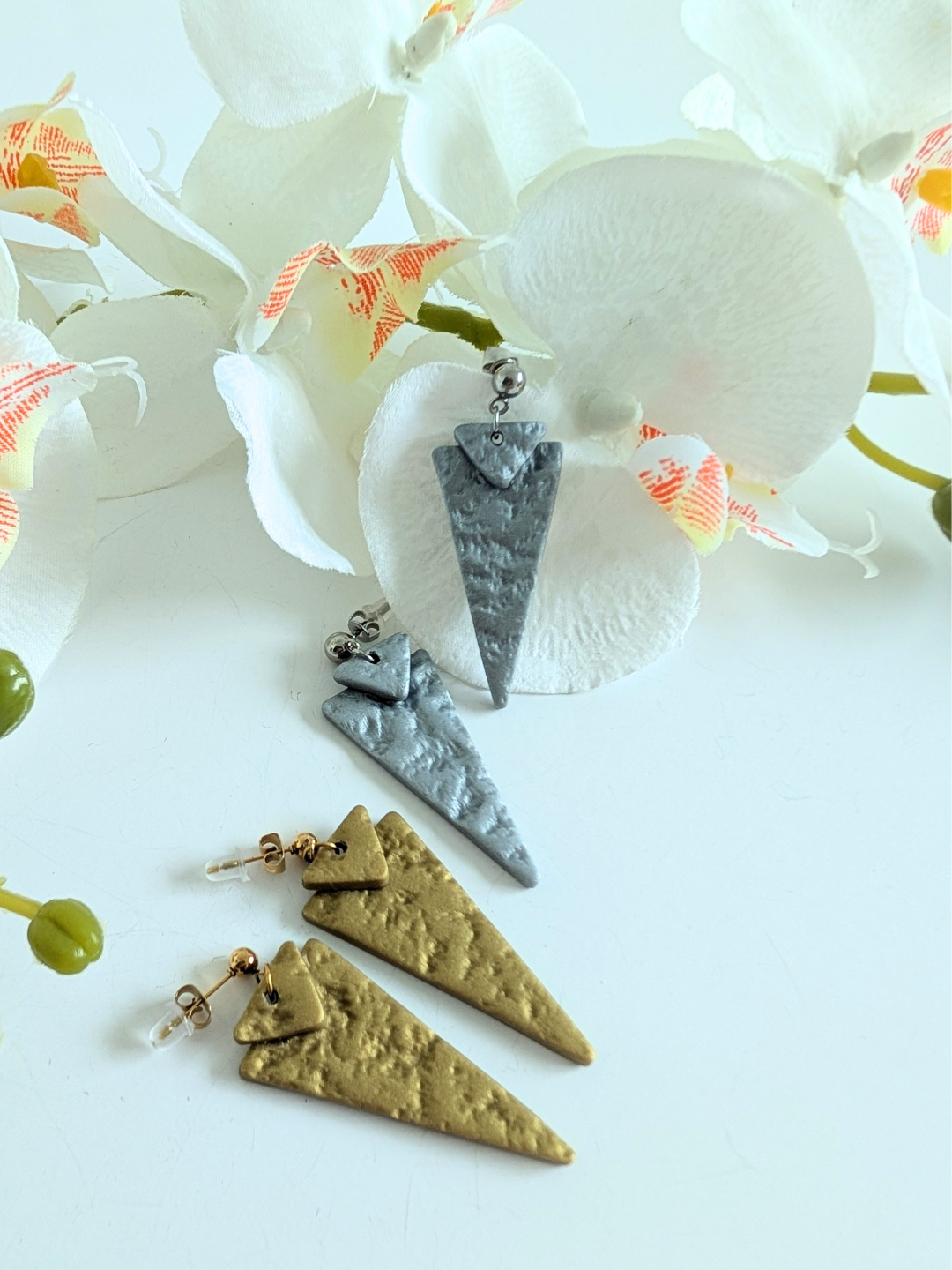 Tribal triangle earrings 'Citlalmina' - Modern precolombian inspiration - Polymer clay & stainless steel - Gold, silver - More or less 5 cm