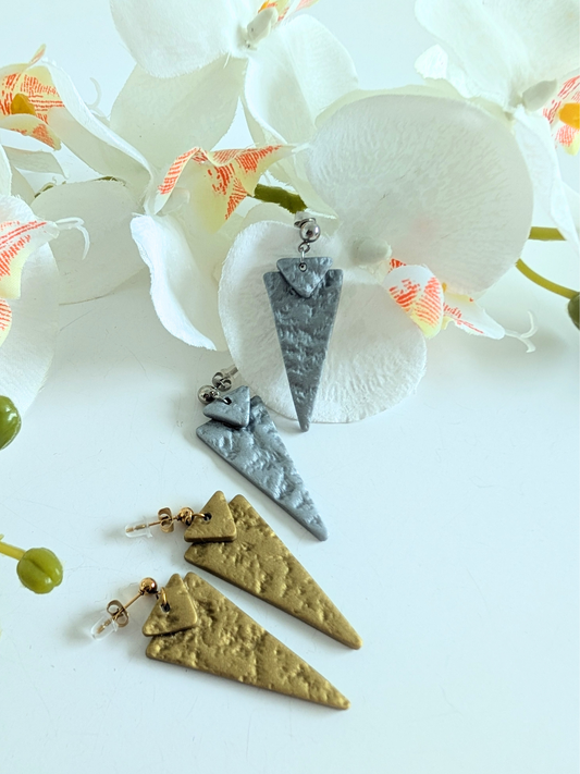 Tribal triangle earrings 'Citlalmina' - Modern precolombian inspiration - Polymer clay & stainless steel - Gold, silver - More or less 5 cm