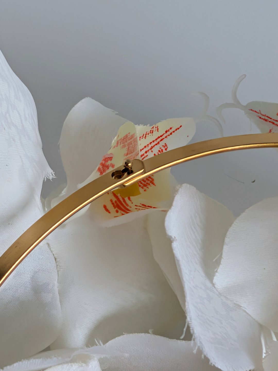 Set torque necklace and earrings 'Anahí' - Polymer clay & stainless steel - Lilac, gold - 14 cm diameter, 5.9 cm high