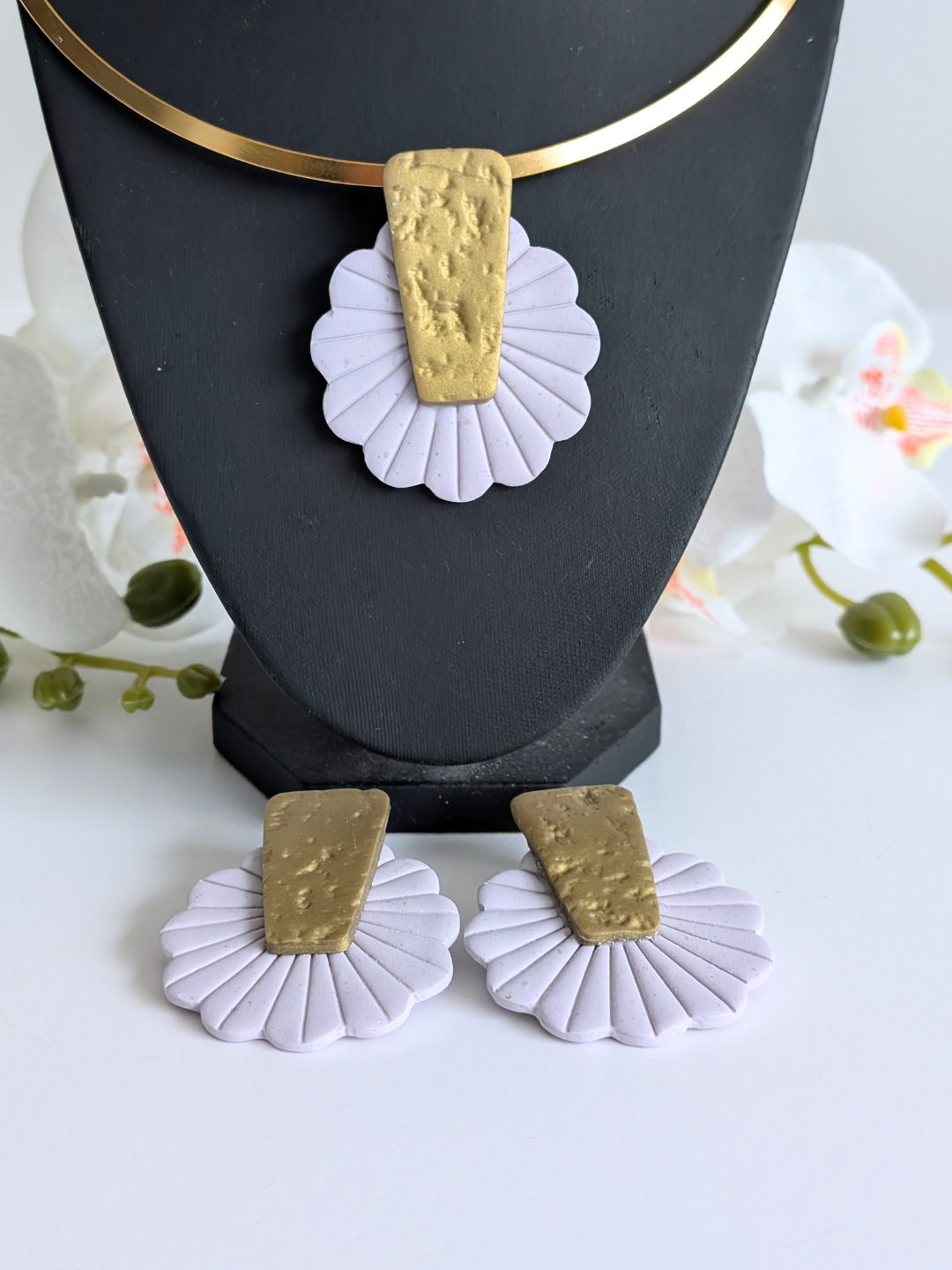 Set torque necklace and earrings 'Anahí' - Polymer clay & stainless steel - Lilac, gold - 14 cm diameter, 5.9 cm high