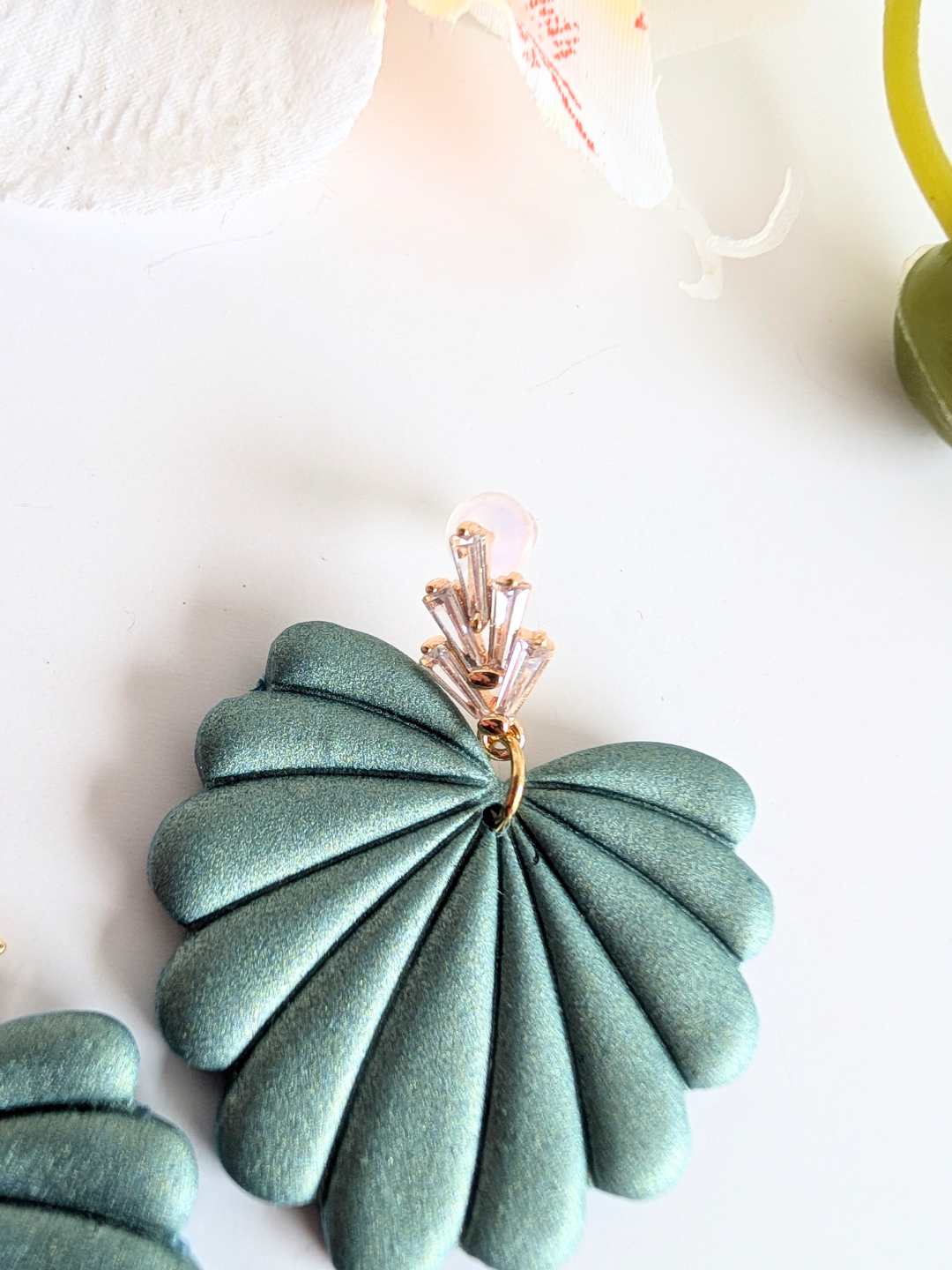 Dangle Earrings "Frida" - Handmade - Art Deco - Mexican Ethnic - Polymer Clay - Gold-plated brass studs, silver and zircon - Metallic Green