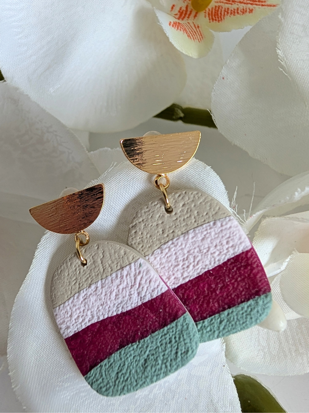 Earrings "Killa"  – Polymer Clay – Pre-Columbian Bohemian Jewelry in Pink, Green & Sand – Gold-Plated Brass and Steel – Petal or Arch