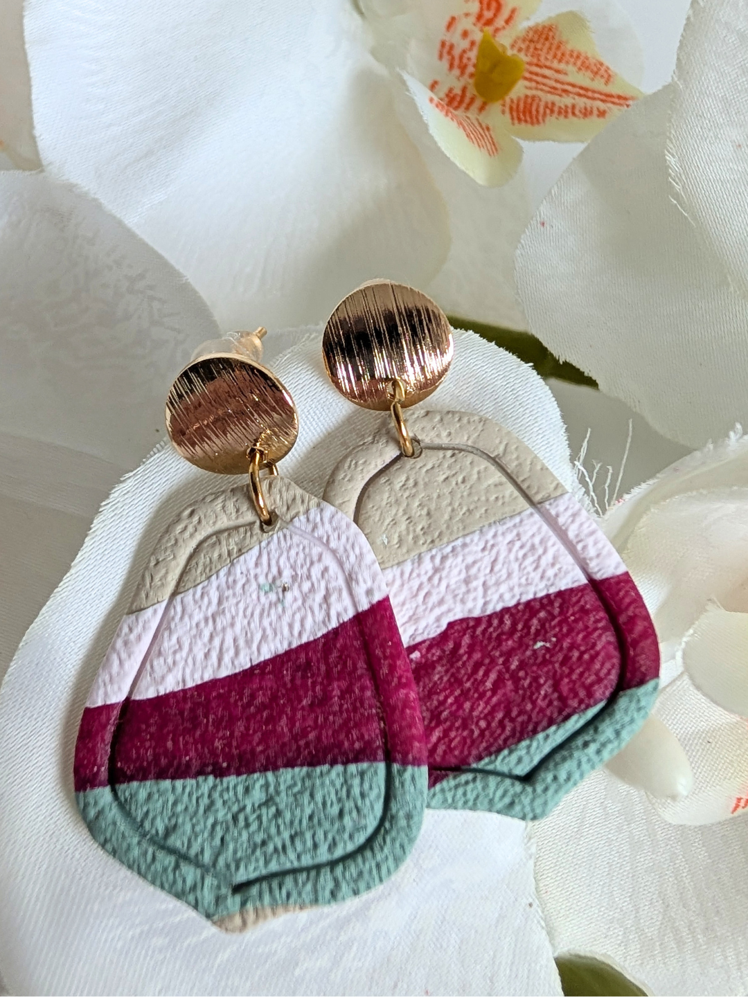 Earrings "Killa"  – Polymer Clay – Pre-Columbian Bohemian Jewelry in Pink, Green & Sand – Gold-Plated Brass and Steel – Petal or Arch