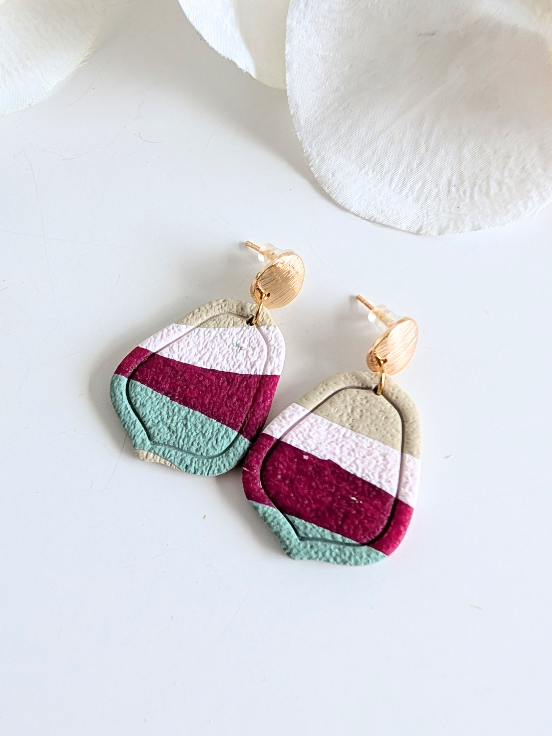 Earrings "Killa"  – Polymer Clay – Pre-Columbian Bohemian Jewelry in Pink, Green & Sand – Gold-Plated Brass and Steel – Petal or Arch