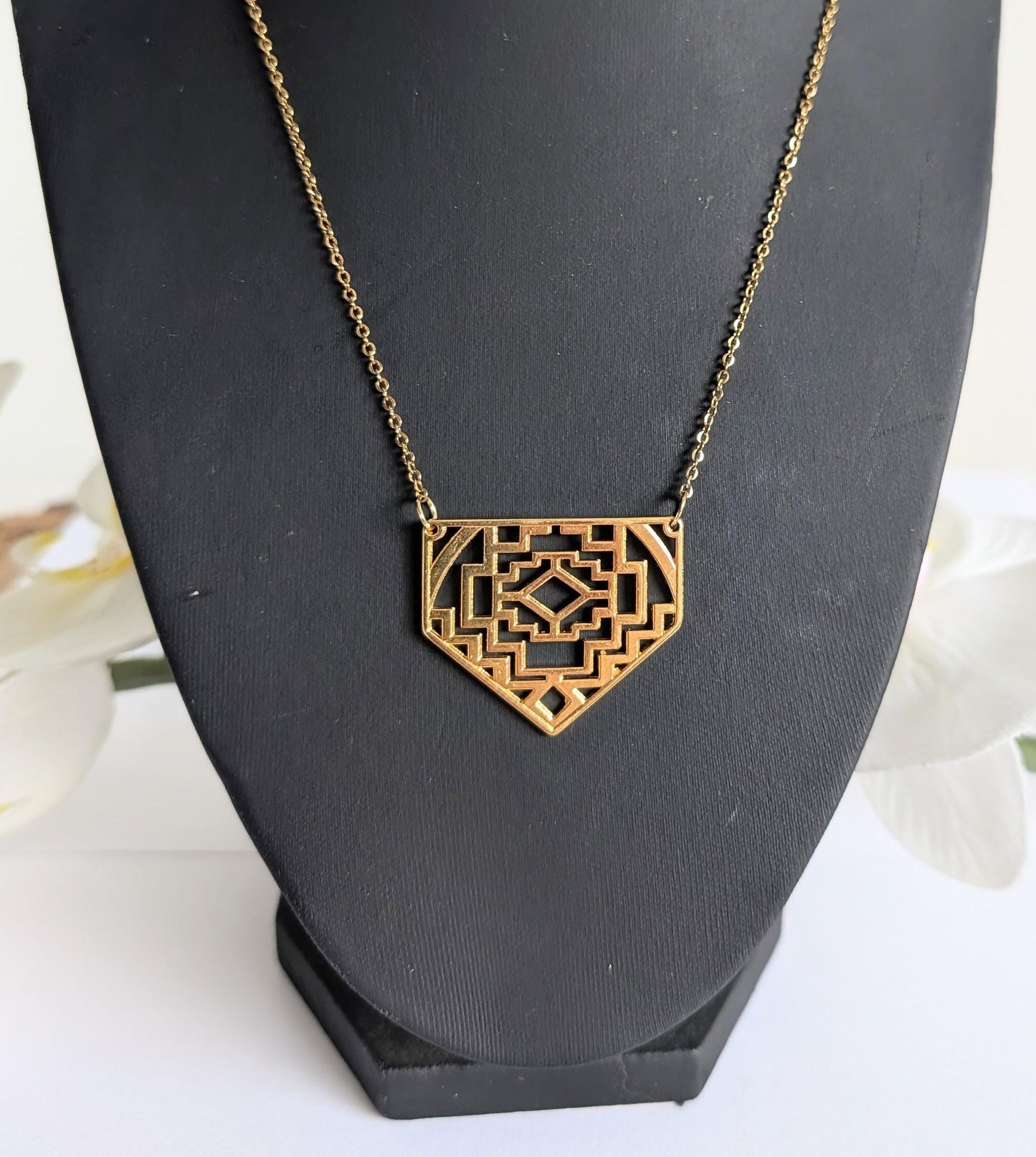 Ethnic tribal necklace - Aztec-style pendant - Gold-plated - Approx. 41.5 cm neck circumference - Zamac and 316L stainless steel
