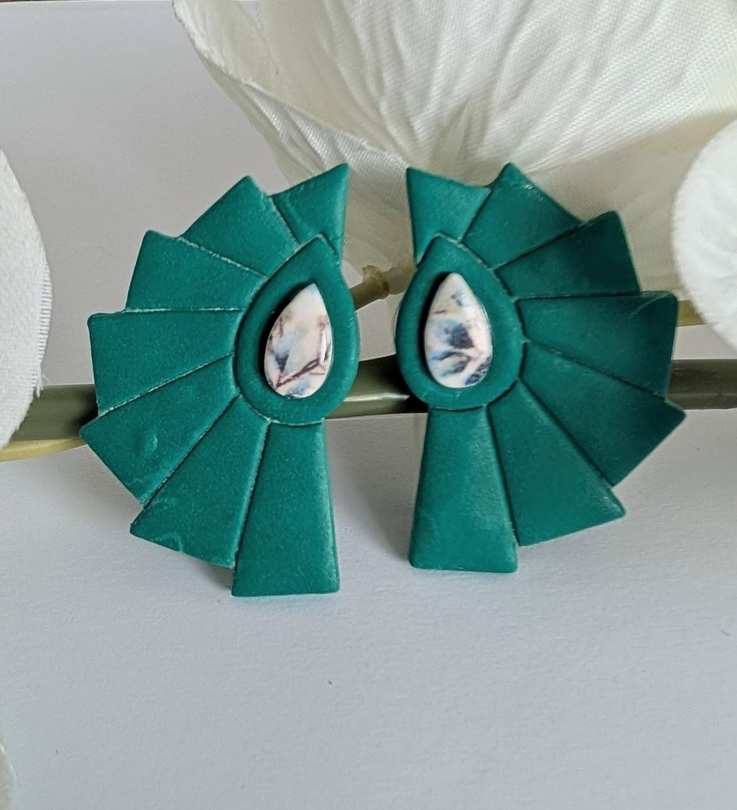 Inca tribal ‘Ch'aska’ earrings - Handmade - Polymer clay stud earrings - Stainless steel studs - Green