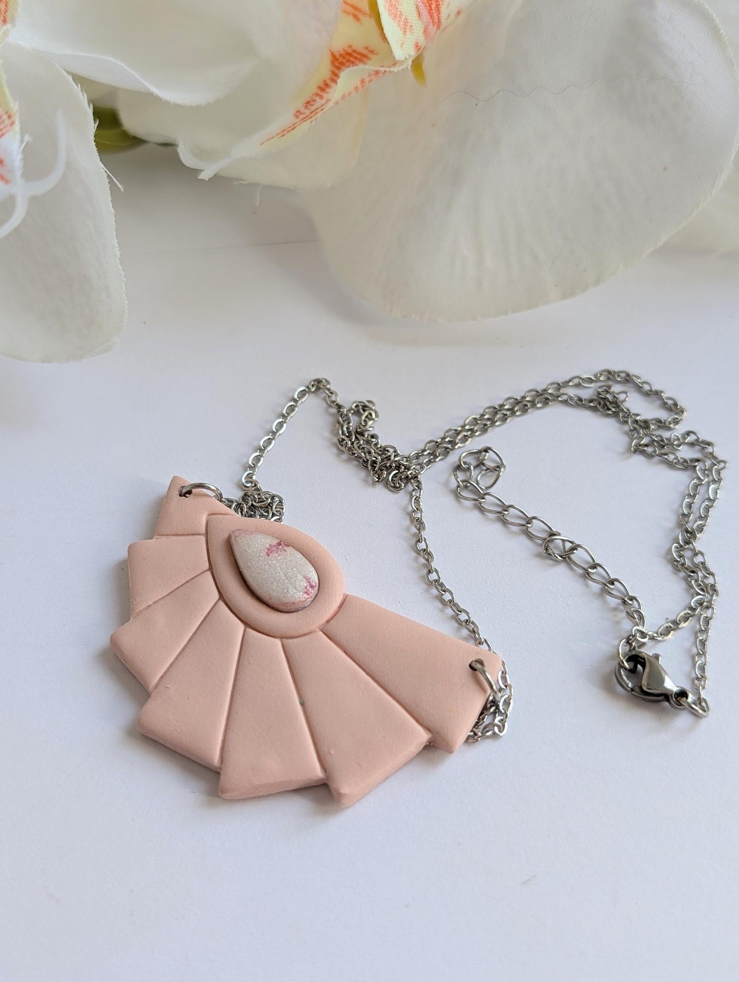 Collier en forme d’éventail inca rose