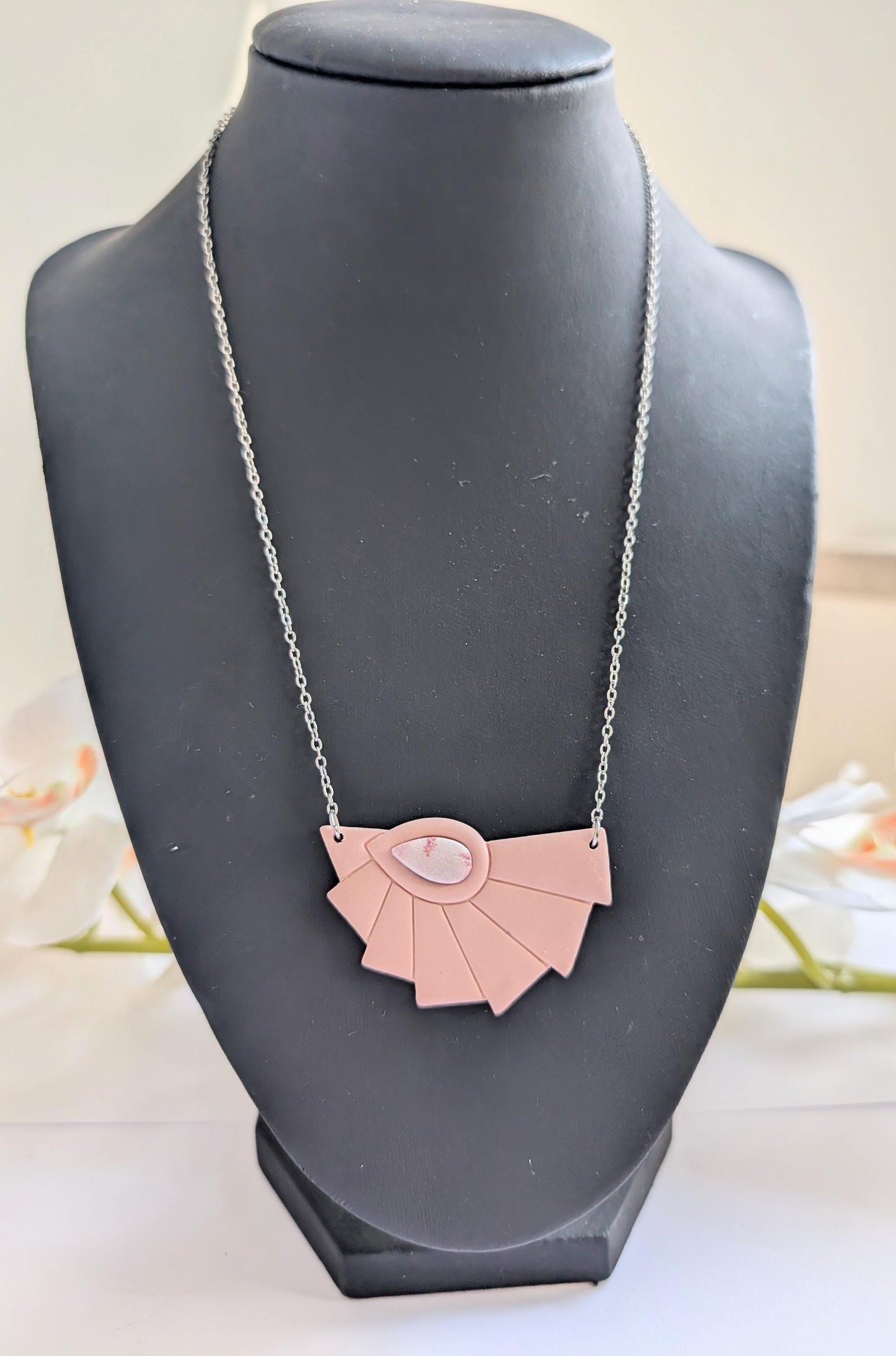 Short Art Deco necklace - Handmade - Polymer clay and surgical steel - Floral motif - Pink - Approx. 45 cm neck circumference