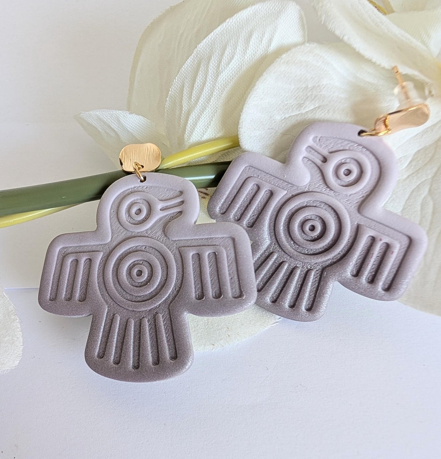 Quetzalcoatl tribal bird earrings - Handmade - Ethnic jewellery - Aztec birds - Polymer clay, stainless steel –Purple gradient