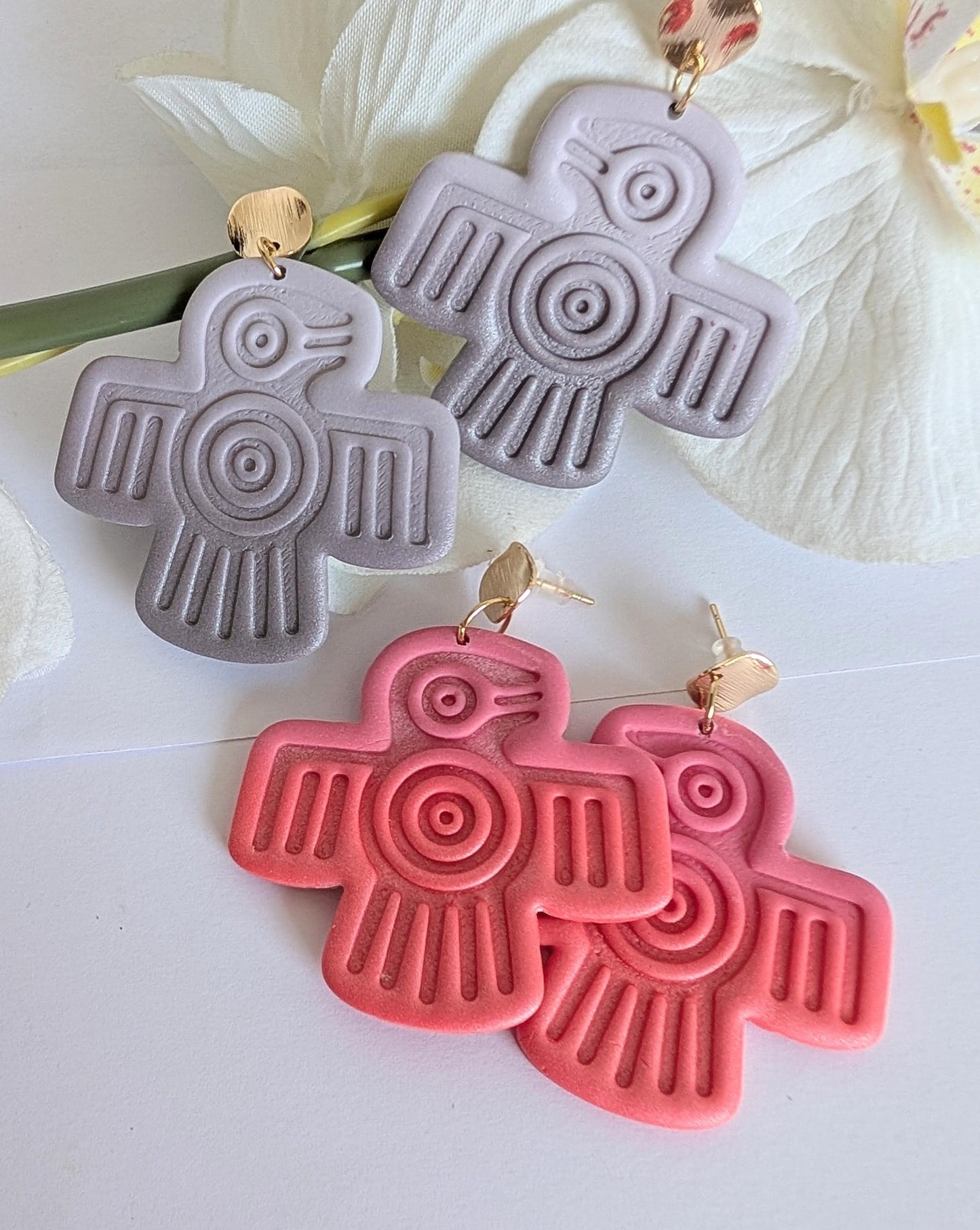"Quetzalcoatl" tribal bird earrings - Handmade - Ethnic jewellery - Aztec birds - Polymer clay & stainless steel - Pink and coral