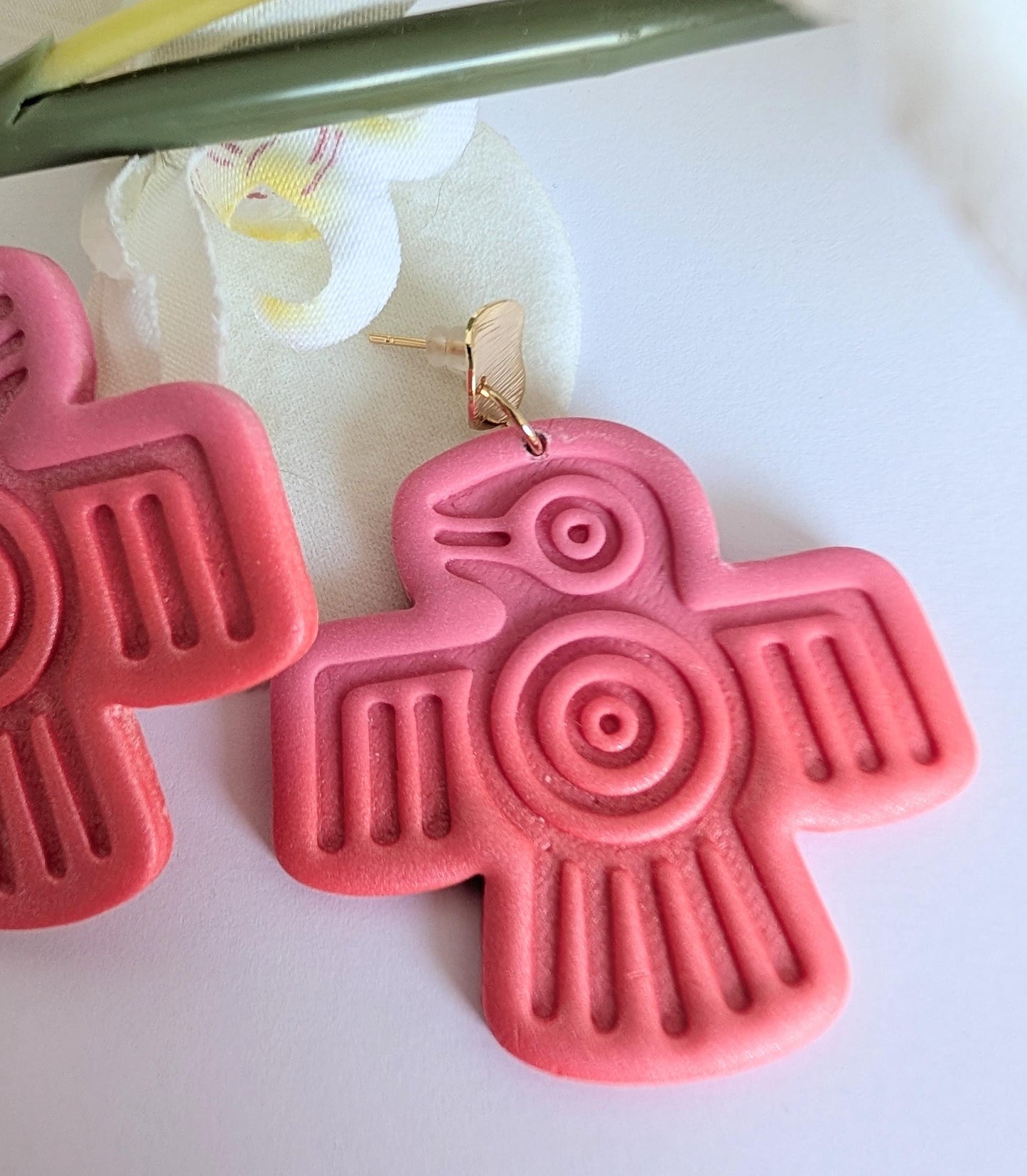 "Quetzalcoatl" tribal bird earrings - Handmade - Ethnic jewellery - Aztec birds - Polymer clay & stainless steel - Pink and coral