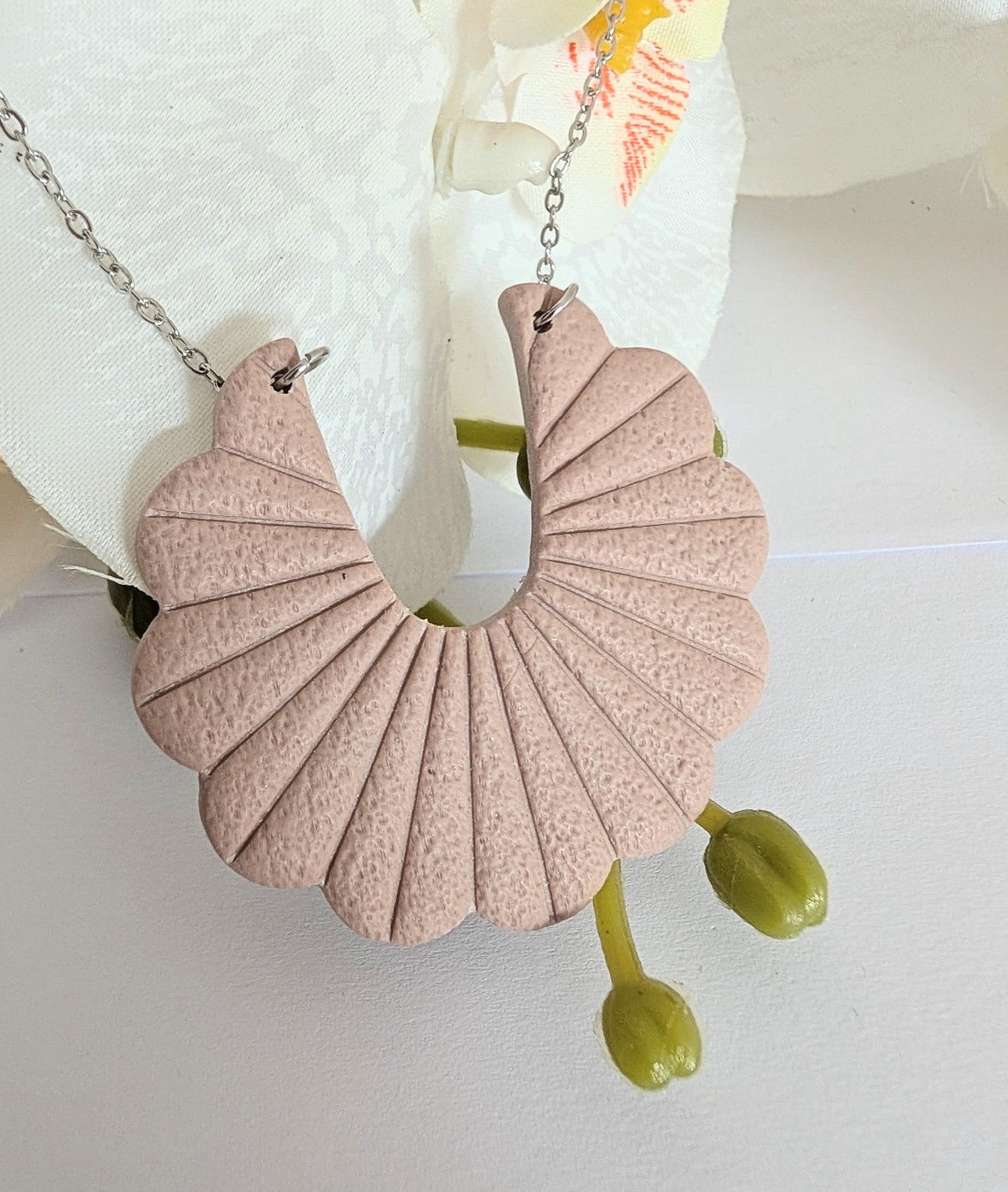 Art Deco necklace - Maya-inspired fan pendant made from polymer clay - Approximately 46 cm neck circumference - 316L surgical steel chain - Rosewood