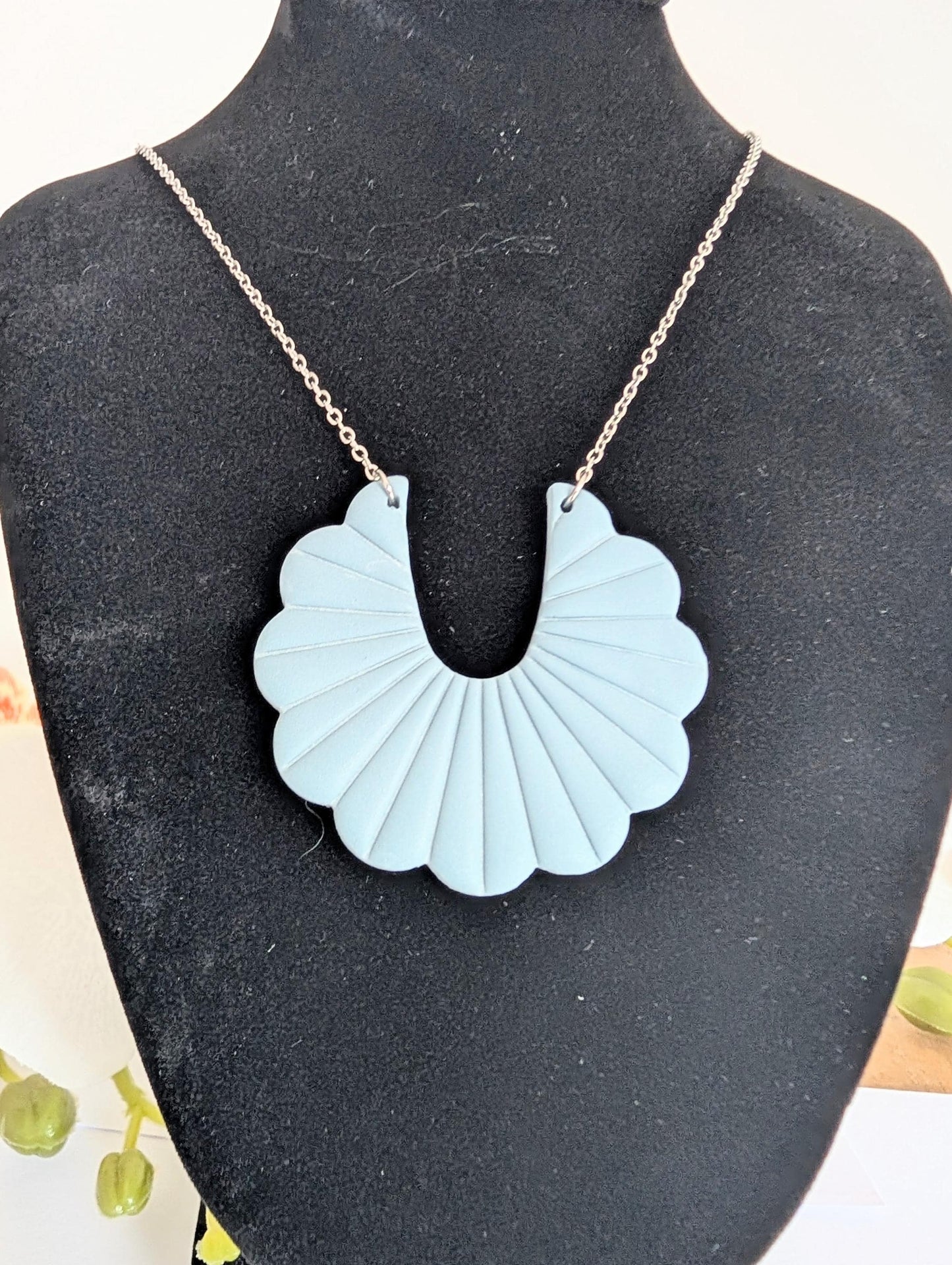 Art Deco necklace - Maya-inspired fan pendant made from polymer clay - Approximately 46 cm neck circumference - 316L surgical steel chain - Ballerina pink or Baby blue