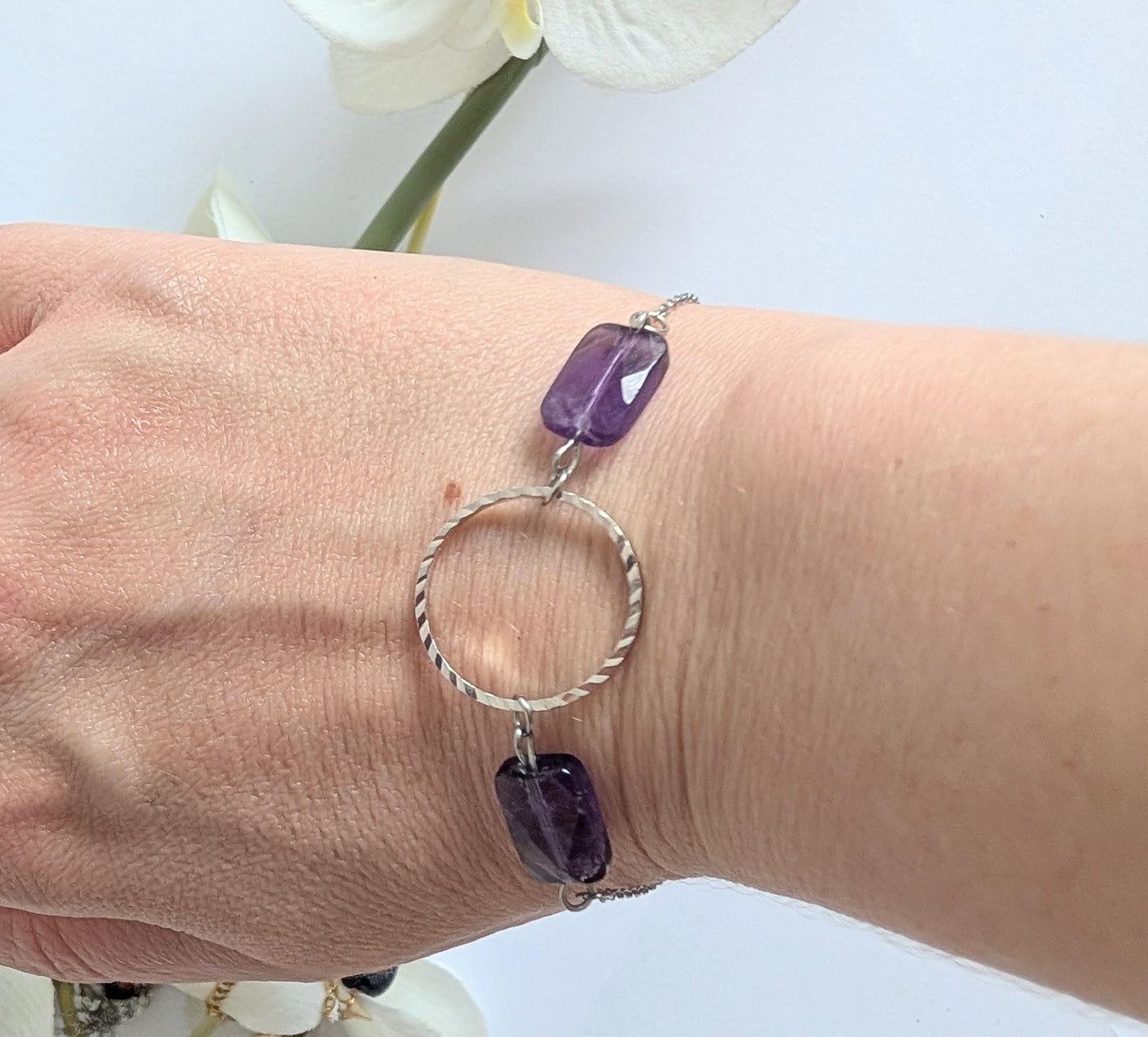 Delicate minimalist handmade bracelet - Amethyst, metal and stainless steel - Approx. 21.5 cm wrist circumference - Extension chain
