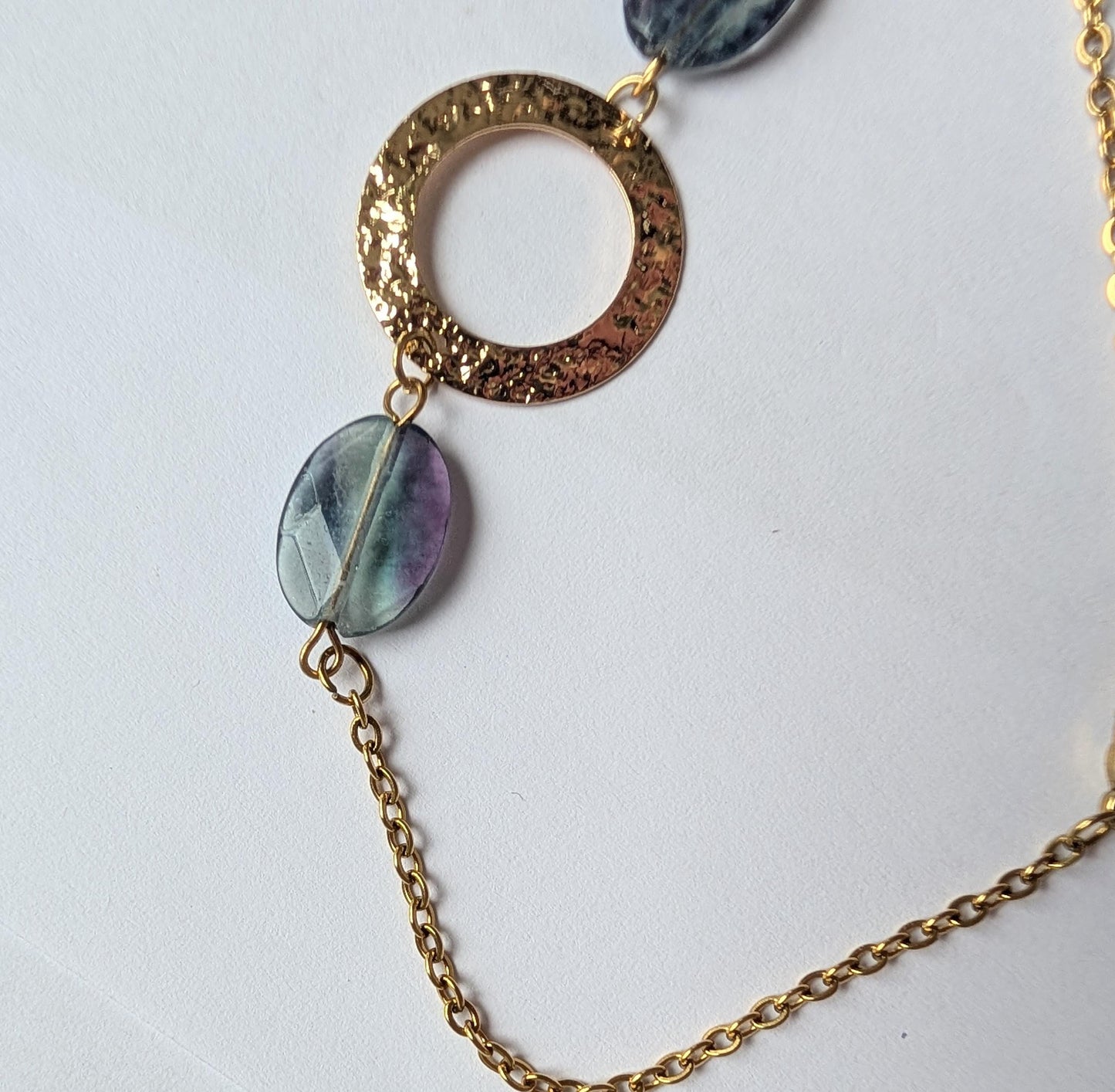 Handmade minimalist thin bracelet - Fluorite, brass and stainless steel - Approx. 21 cm wrist circumference - With extension chain