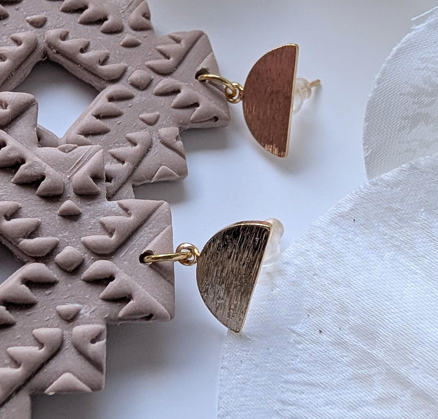 Aztec dangle earrings - Pre-Columbian style - Handmade - Polymer clay, stainless steel and brass - Rosewood