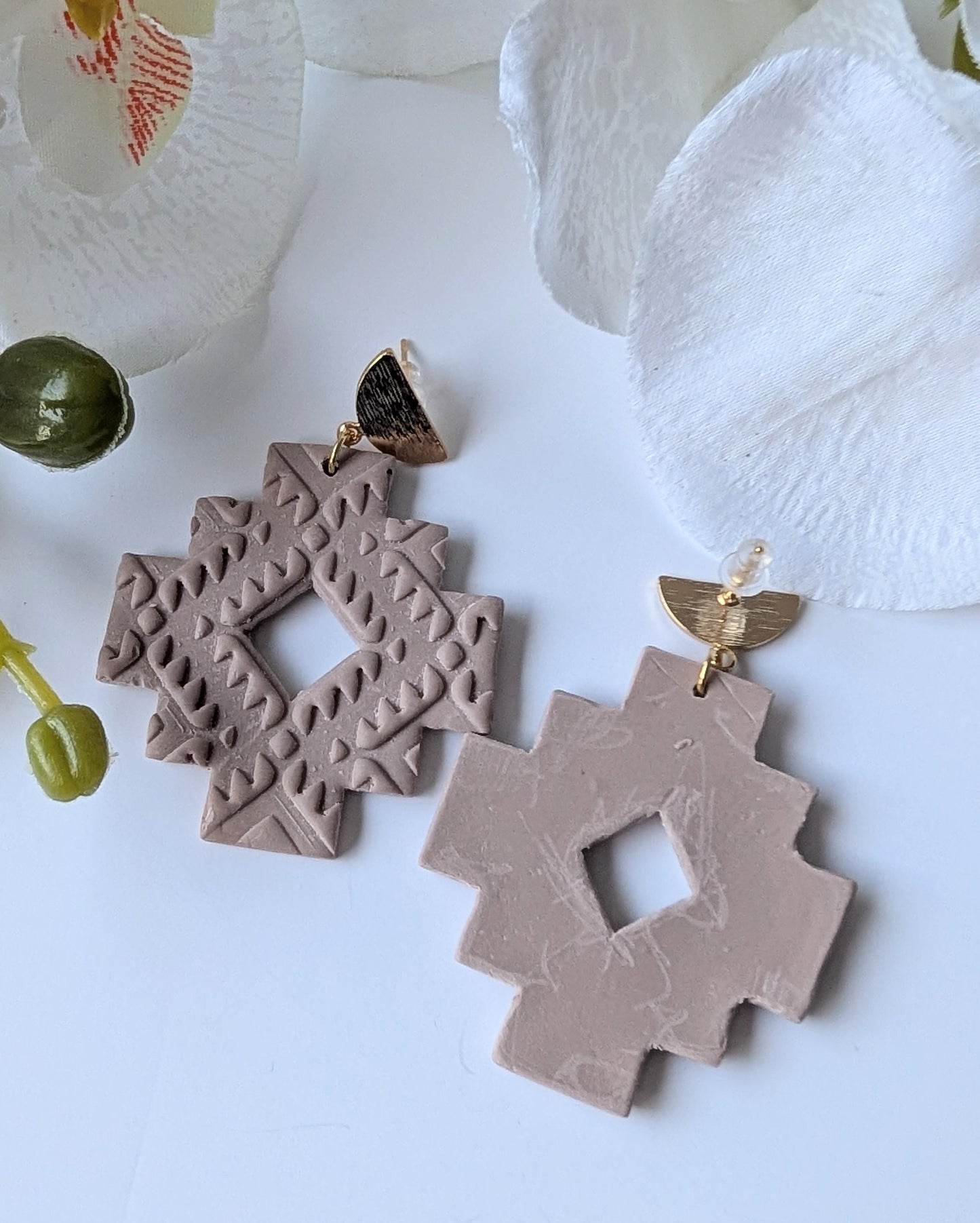 Aztec dangle earrings - Pre-Columbian style - Handmade - Polymer clay, stainless steel and brass - Rosewood