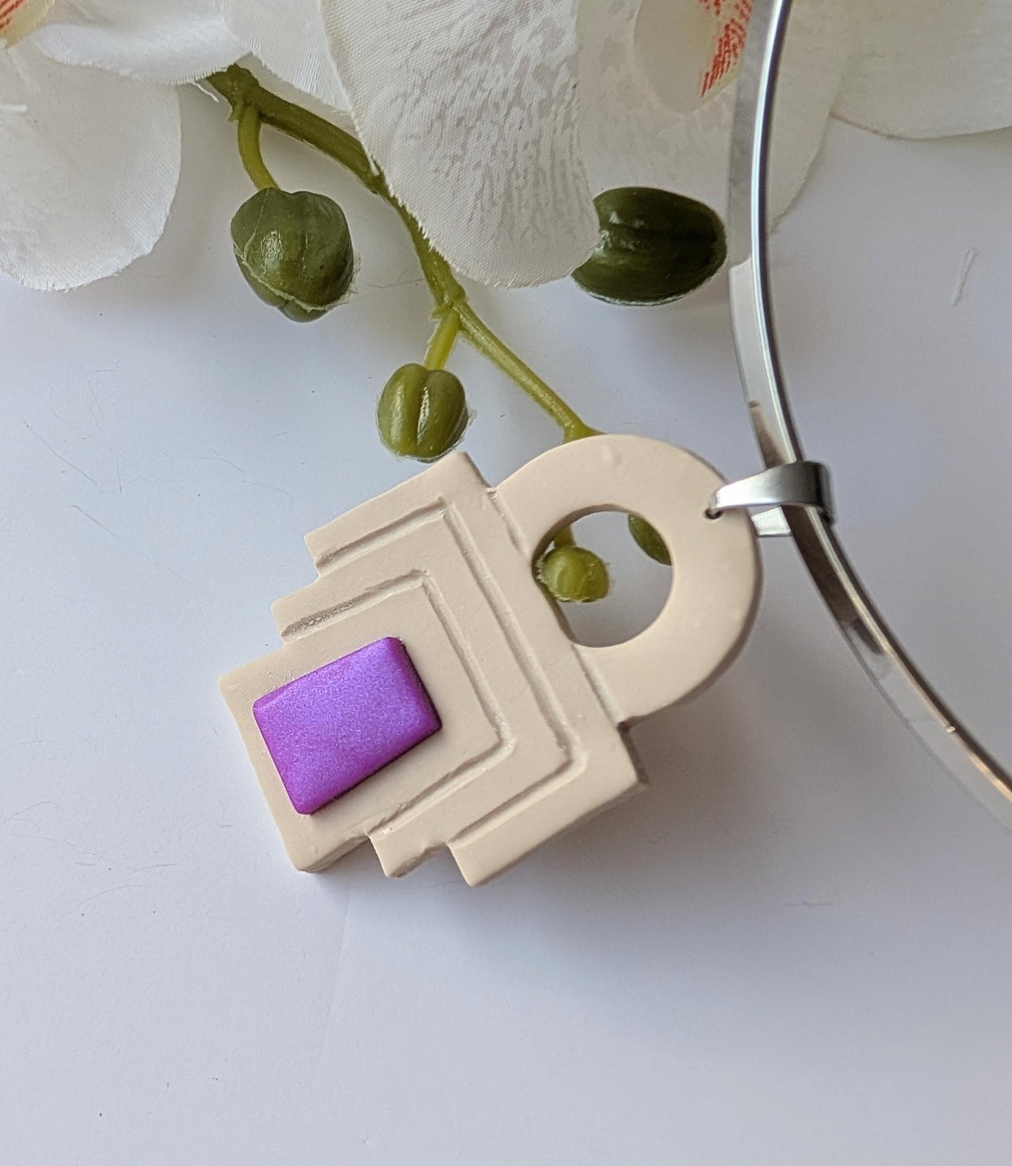 Torque Necklace with Geometric Pendant – Polymer clay and stainless steel - Sand and Pink - Handmade Modern Jewelry