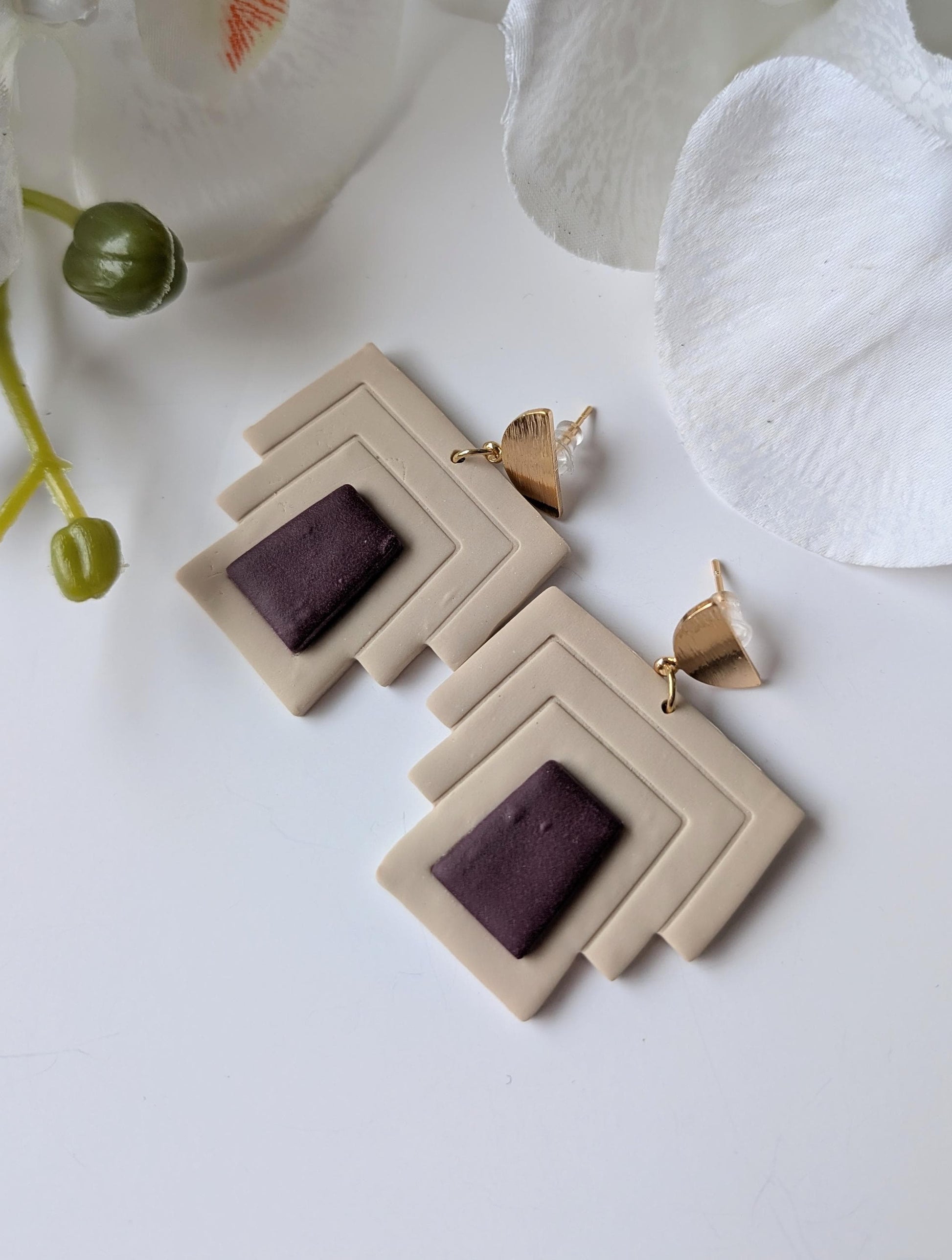 Boucles d’oreilles temples précolombiens sable et bordeaux