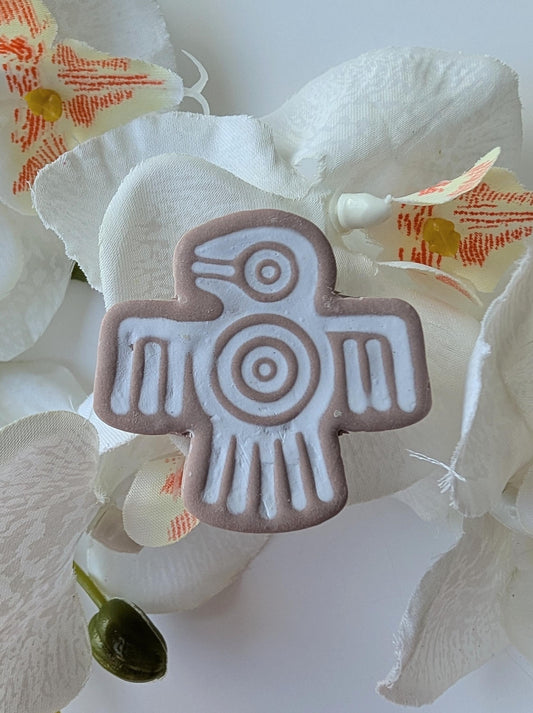 Tribal brooch - Handmade - Tribal bird - Aztec style - Polymer clay and metal - Nickel free - Rosewood & white
