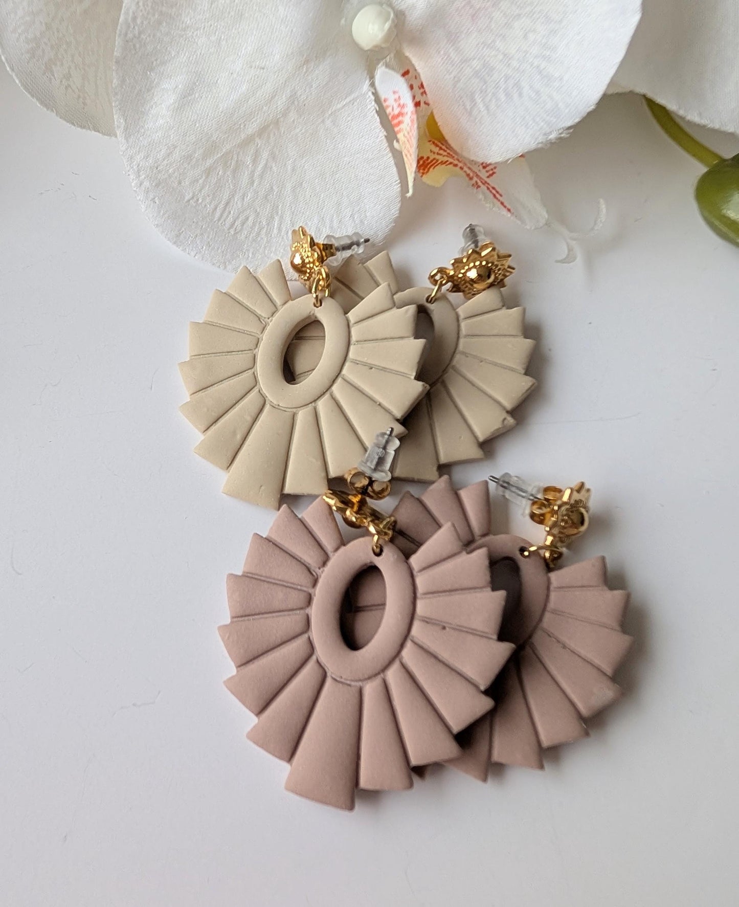 Drop earrings  - Pre-Columbian style - Polymer clay & zamac - Sun-shaped studs in gold or silver - Nickel-Free - Sand